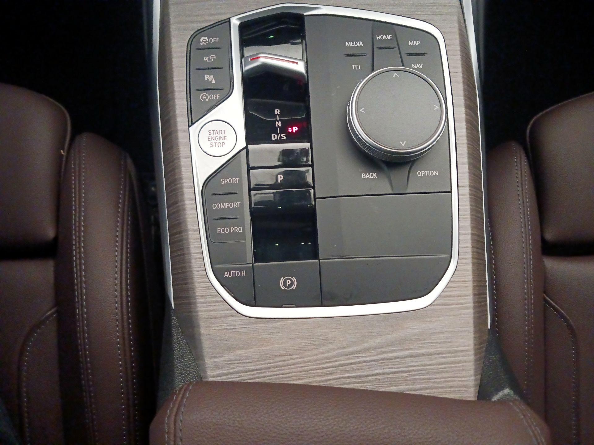 Thumbnail: 2025 BMW 3 Series - 18