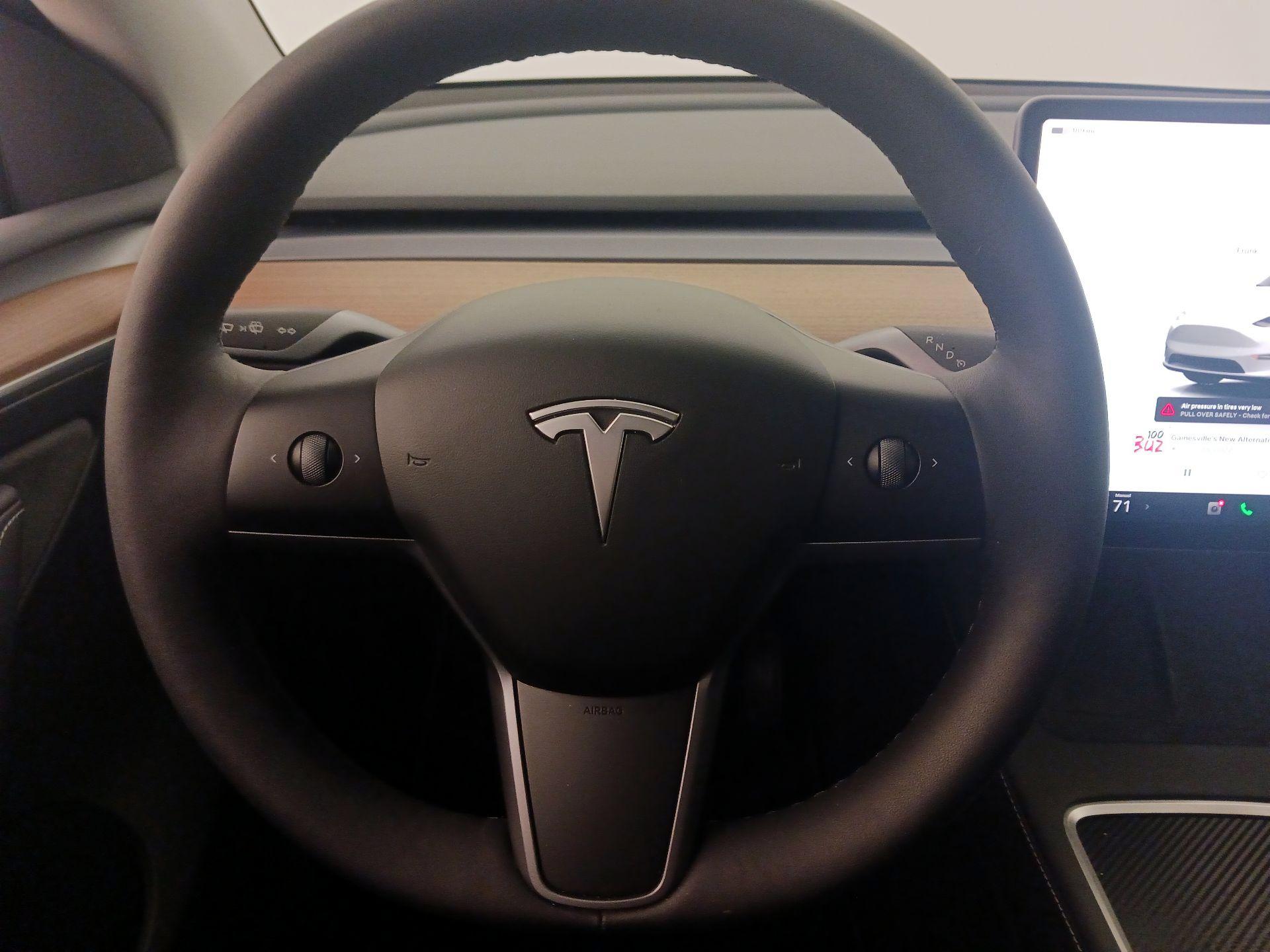 Thumbnail: 2023 Tesla Model Y - 10