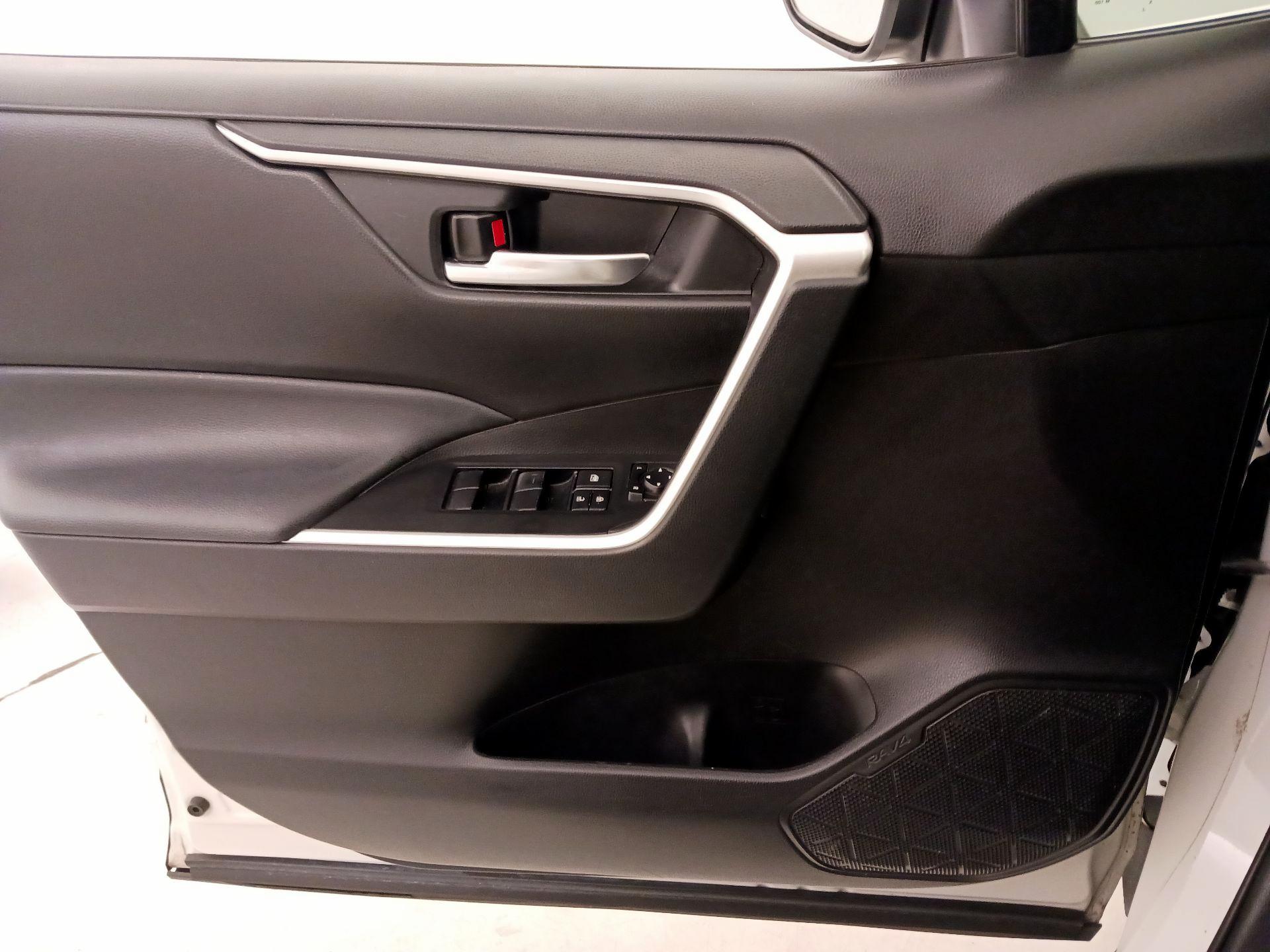 Thumbnail: 2021 Toyota RAV4 - 12