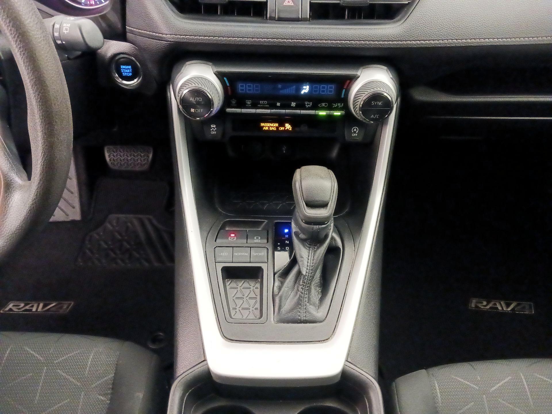 Thumbnail: 2021 Toyota RAV4 - 17