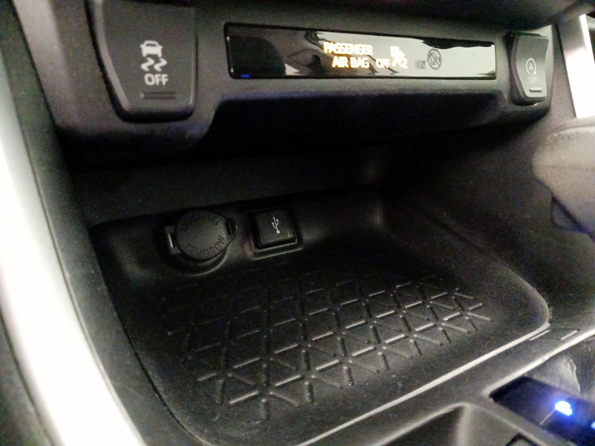 Thumbnail: 2021 Toyota RAV4 - 18