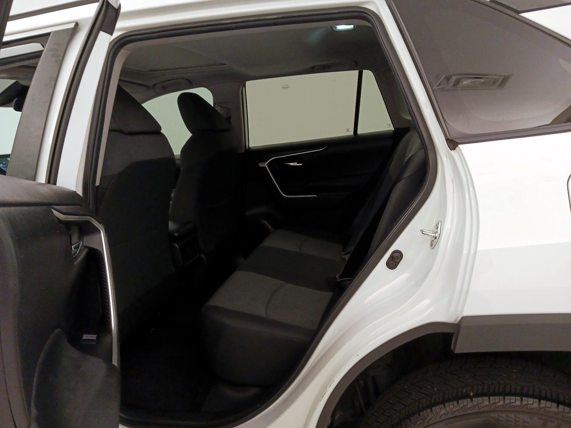 Thumbnail: 2021 Toyota RAV4 - 20