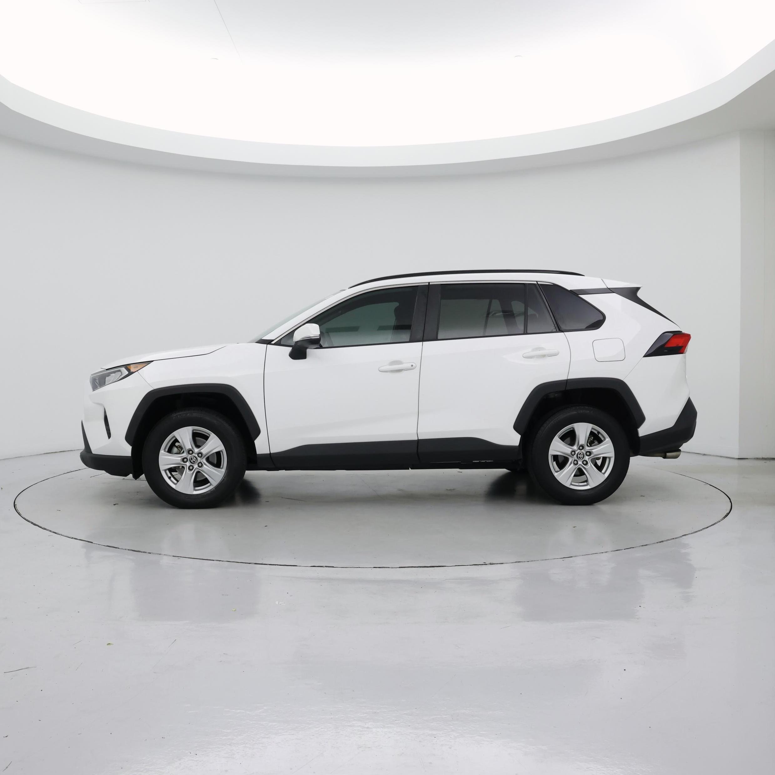 Thumbnail: 2021 Toyota RAV4 - 3