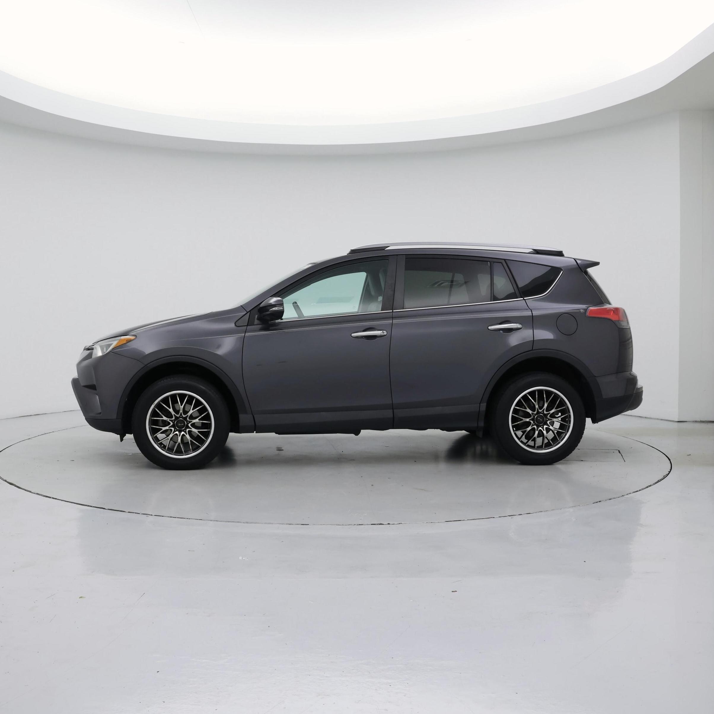 Thumbnail: 2017 Toyota RAV4 - 3