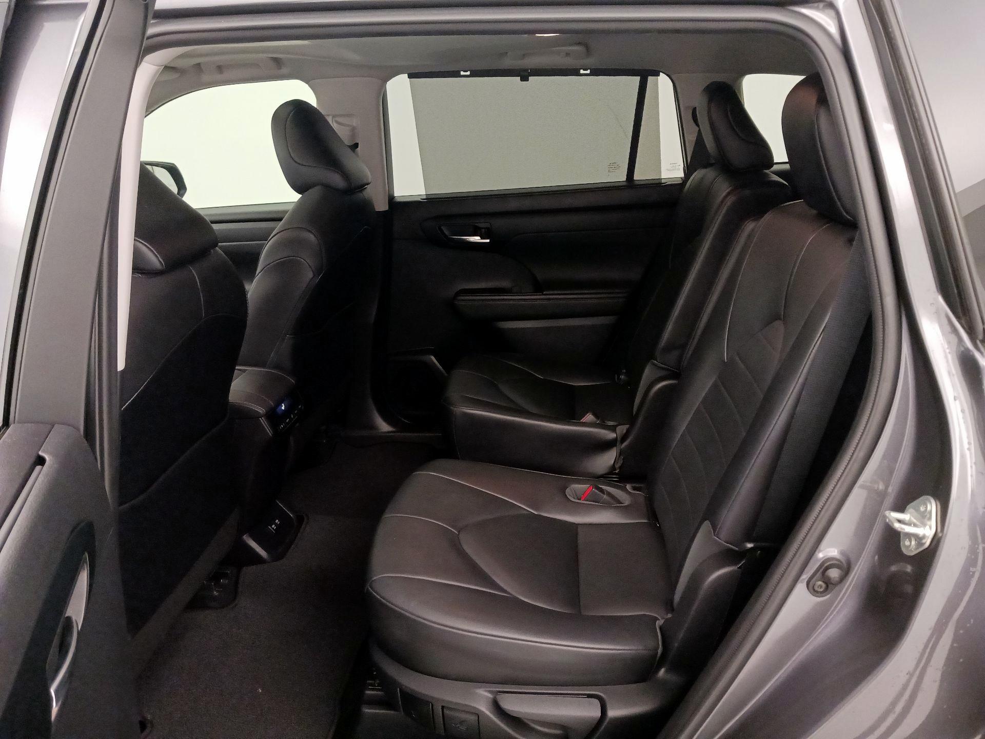 Thumbnail: 2021 Toyota Highlander - 20