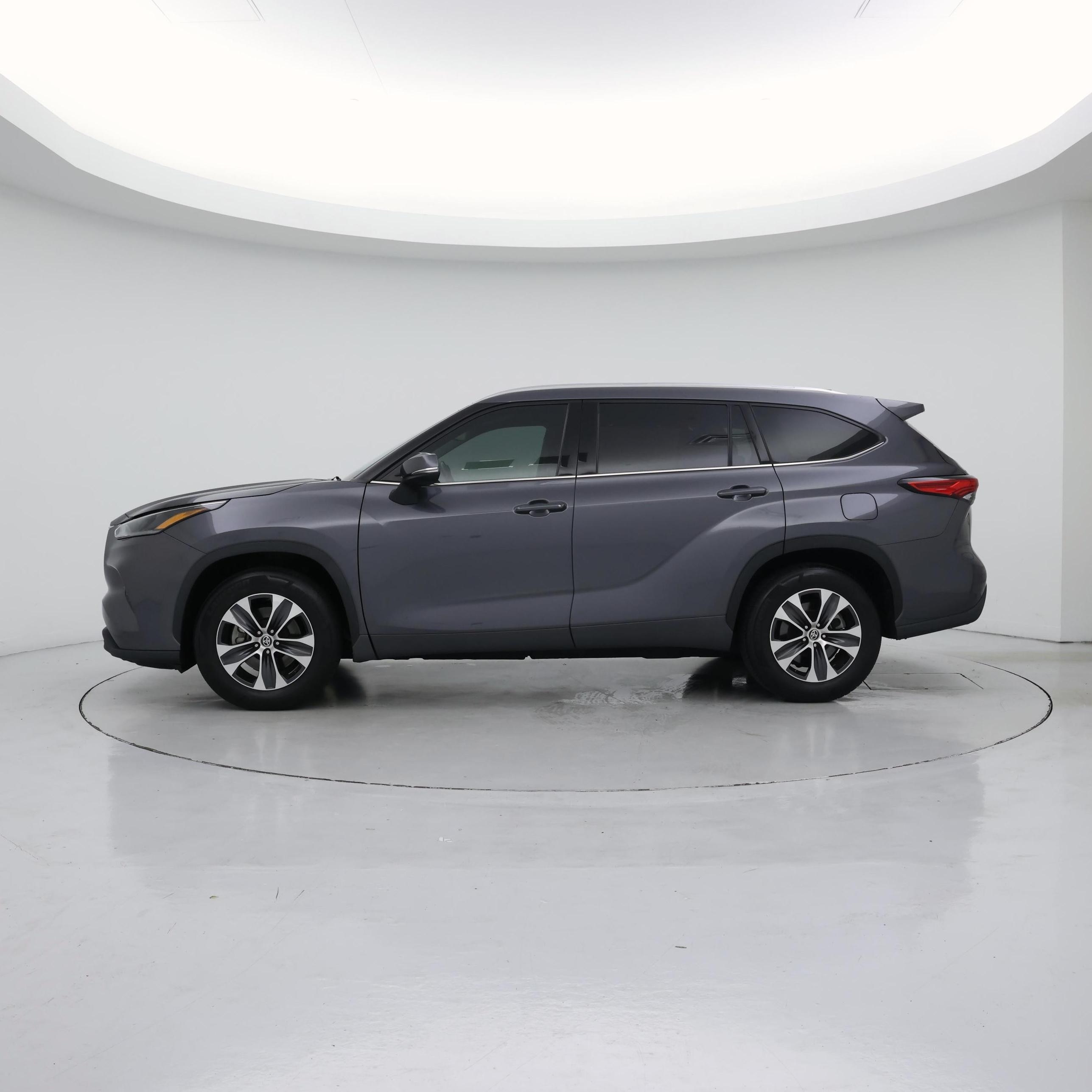 Thumbnail: 2021 Toyota Highlander - 3