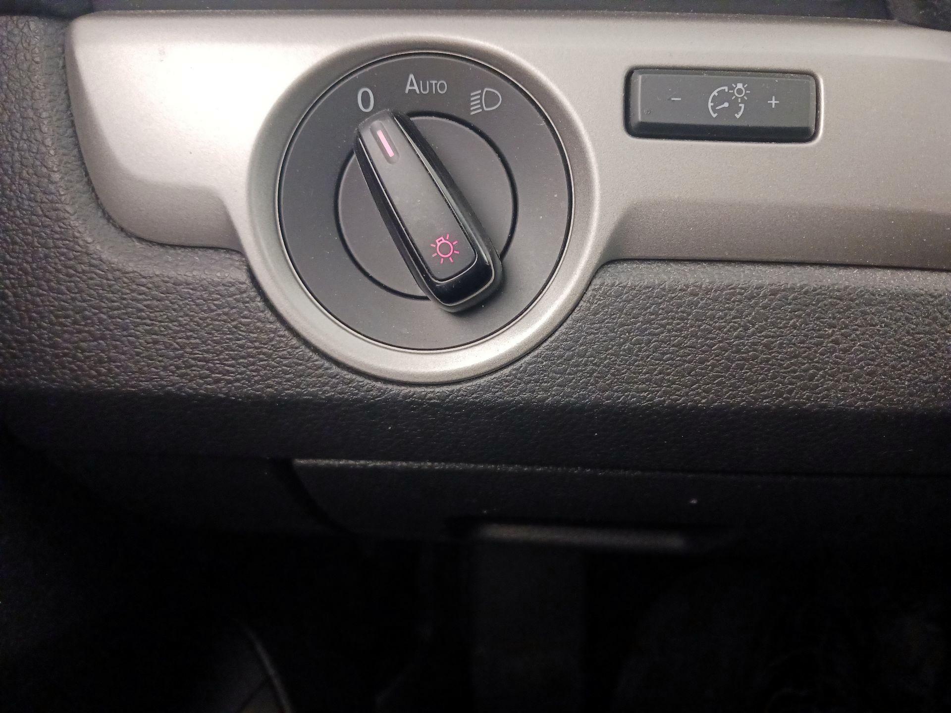 Thumbnail: 2021 Volkswagen Passat - 13