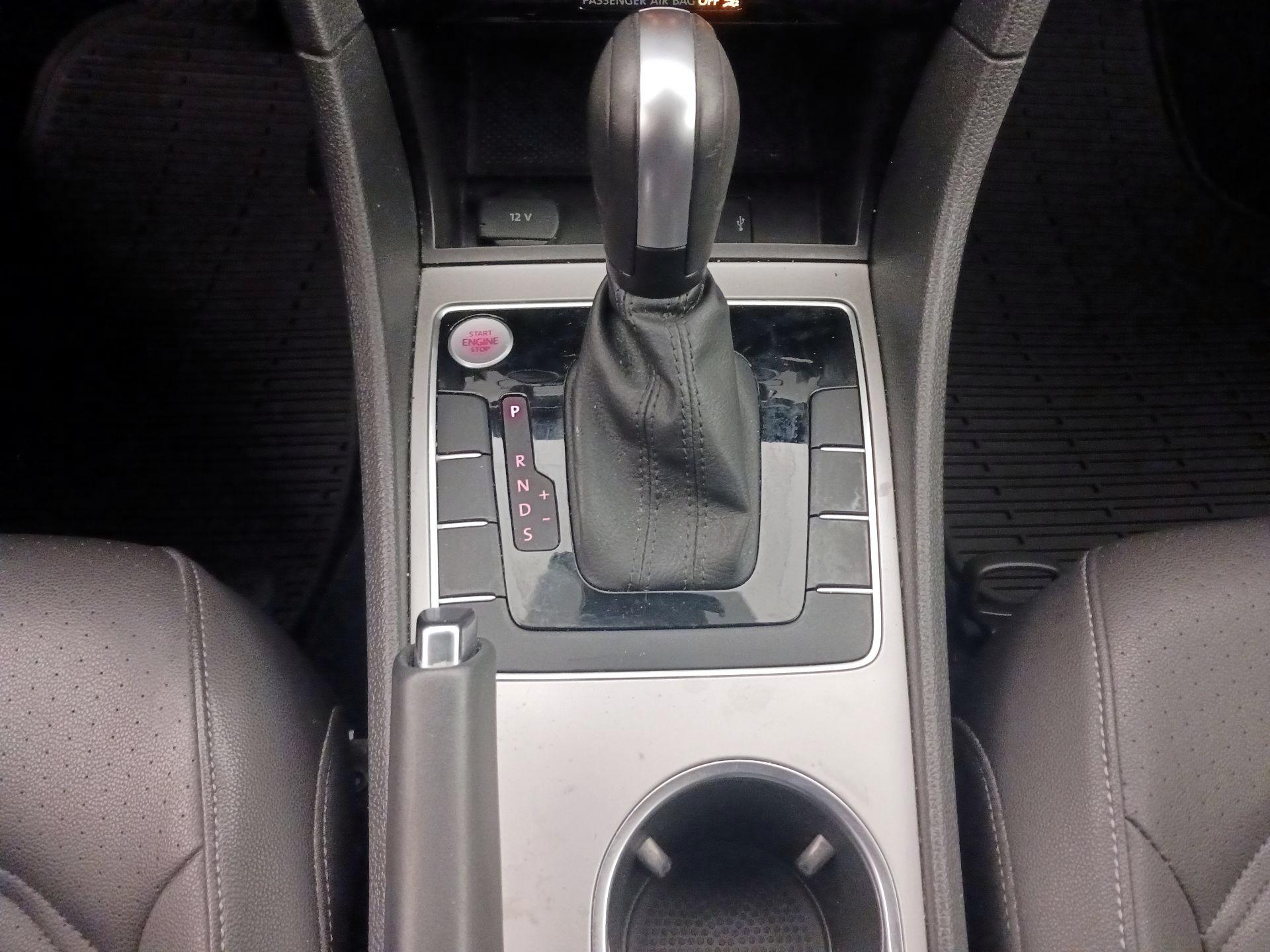 Thumbnail: 2021 Volkswagen Passat - 17