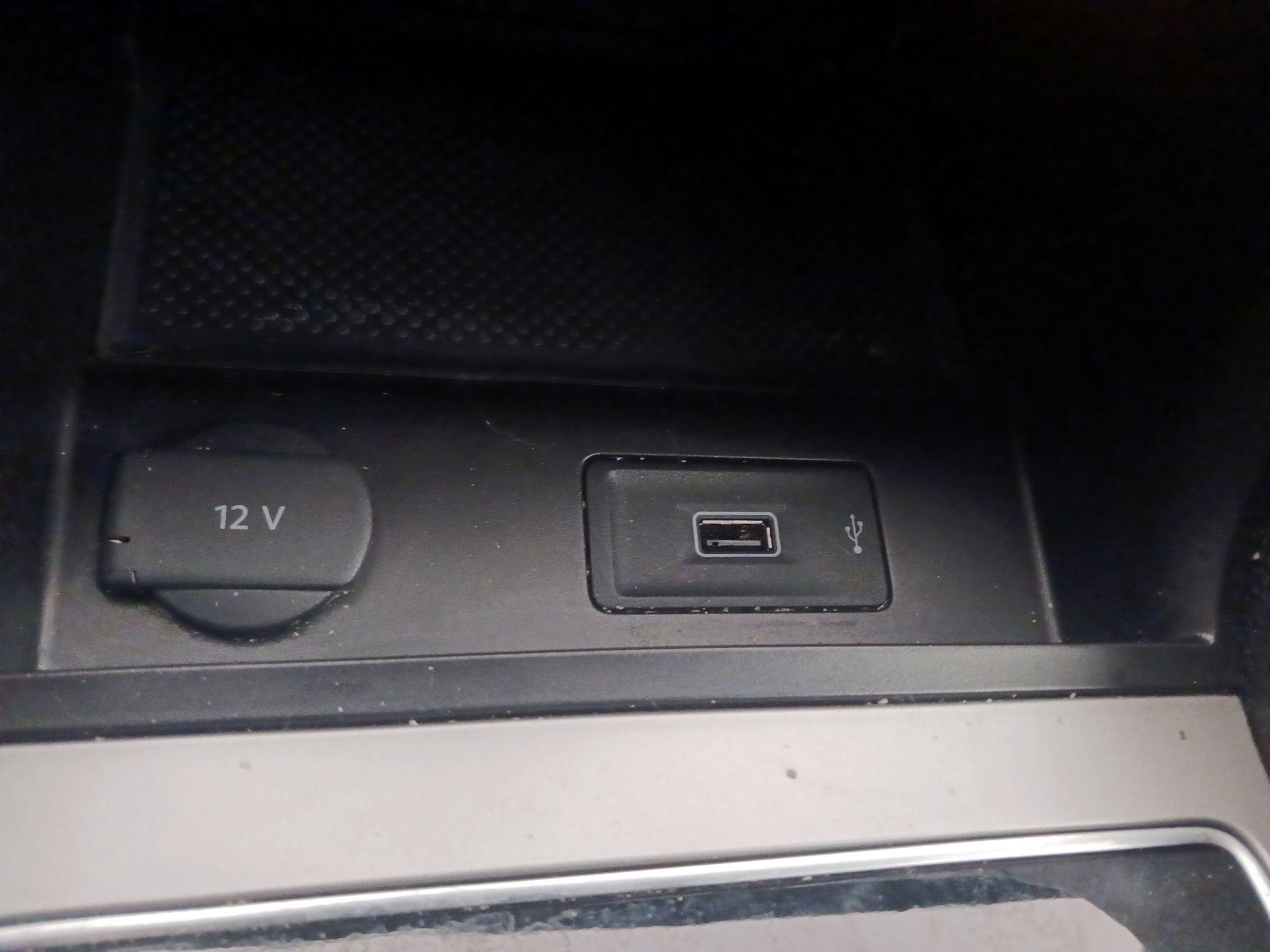 Thumbnail: 2021 Volkswagen Passat - 18