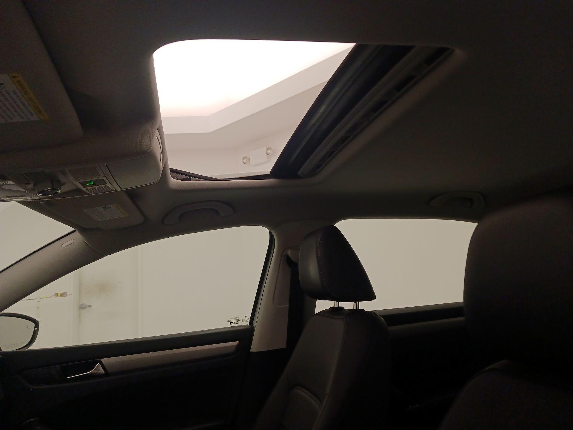 Thumbnail: 2021 Volkswagen Passat - 19