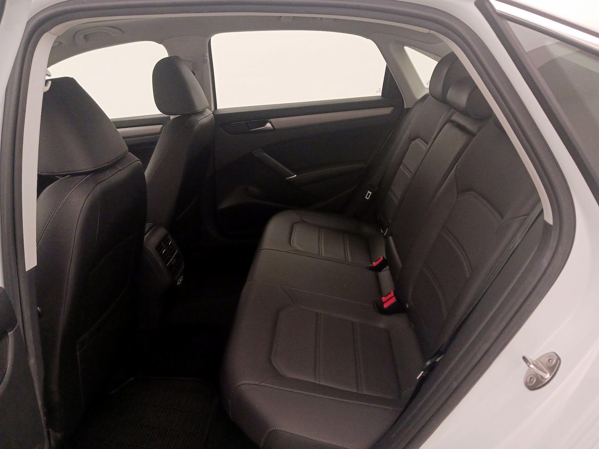 Thumbnail: 2021 Volkswagen Passat - 20