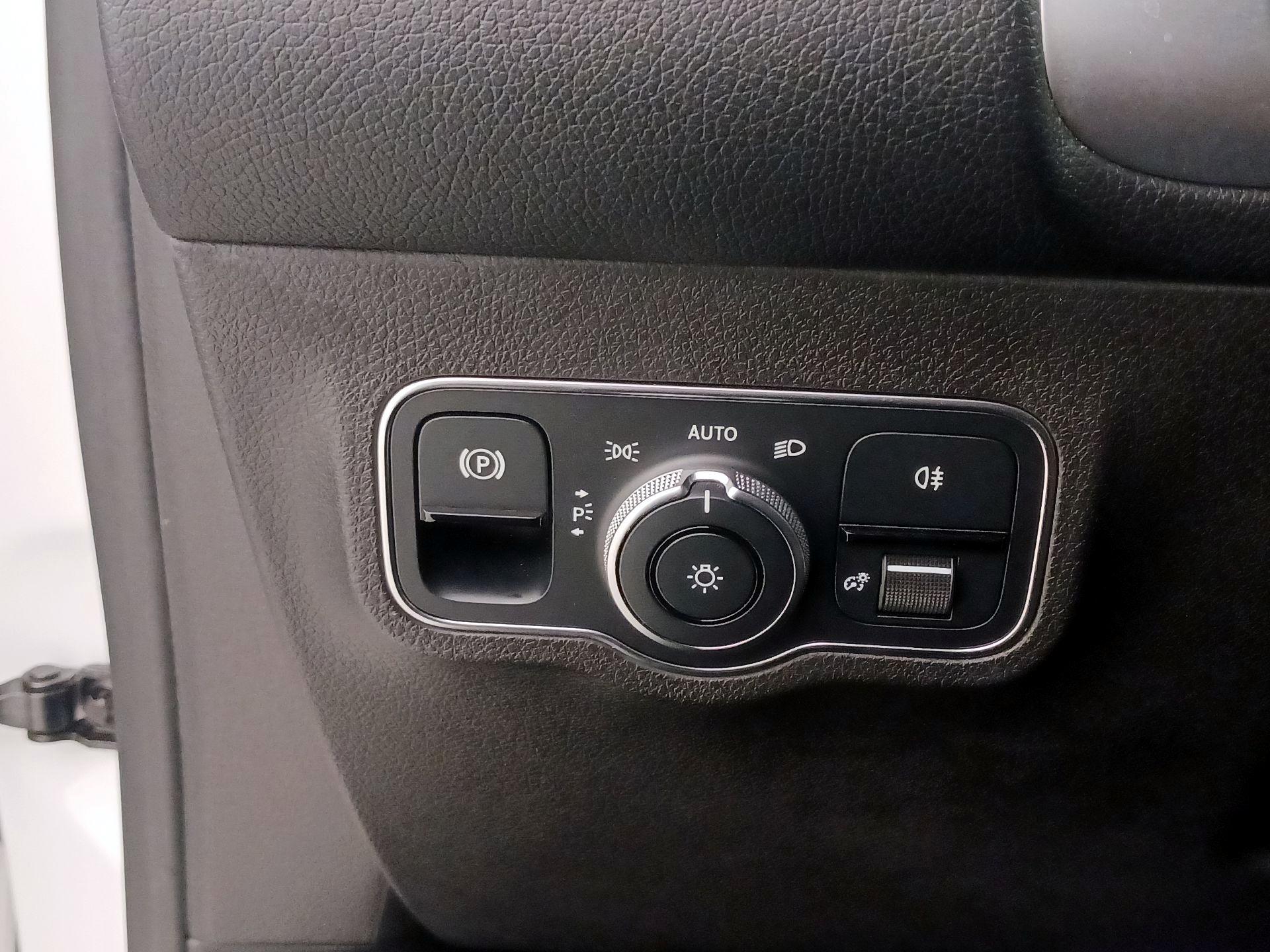 Thumbnail: 2021 Mercedes-Benz GLB - 13