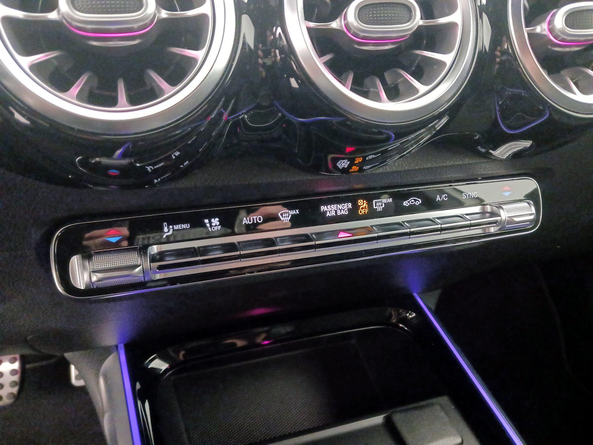 Thumbnail: 2021 Mercedes-Benz GLB - 16