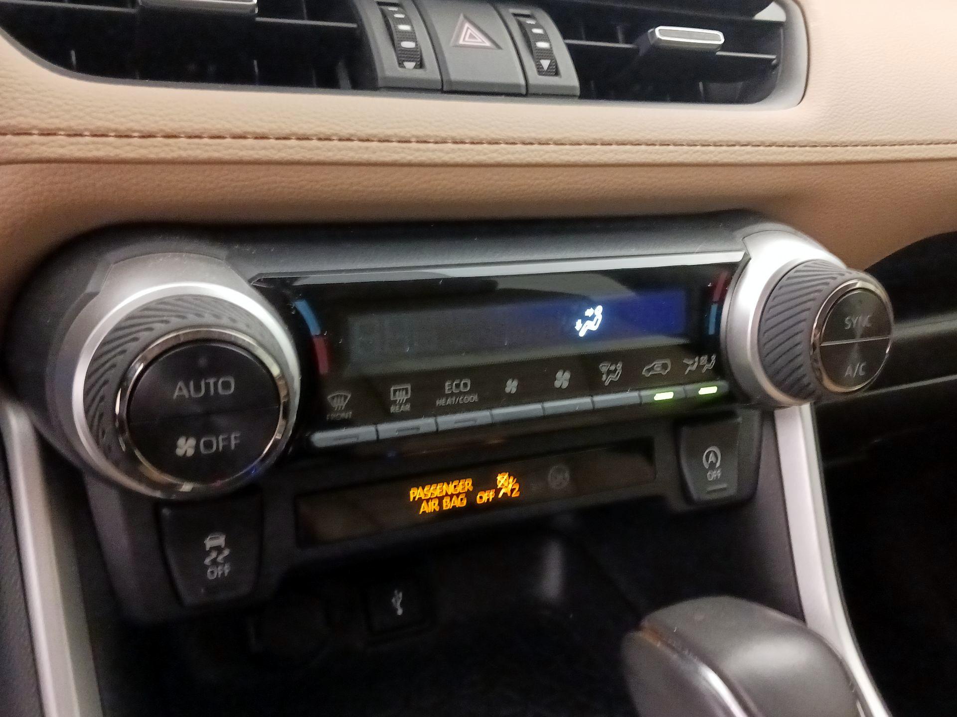 Thumbnail: 2022 Toyota RAV4 - 16