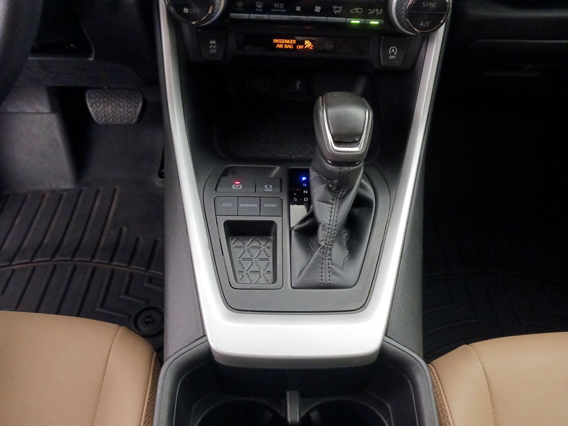 Thumbnail: 2022 Toyota RAV4 - 17