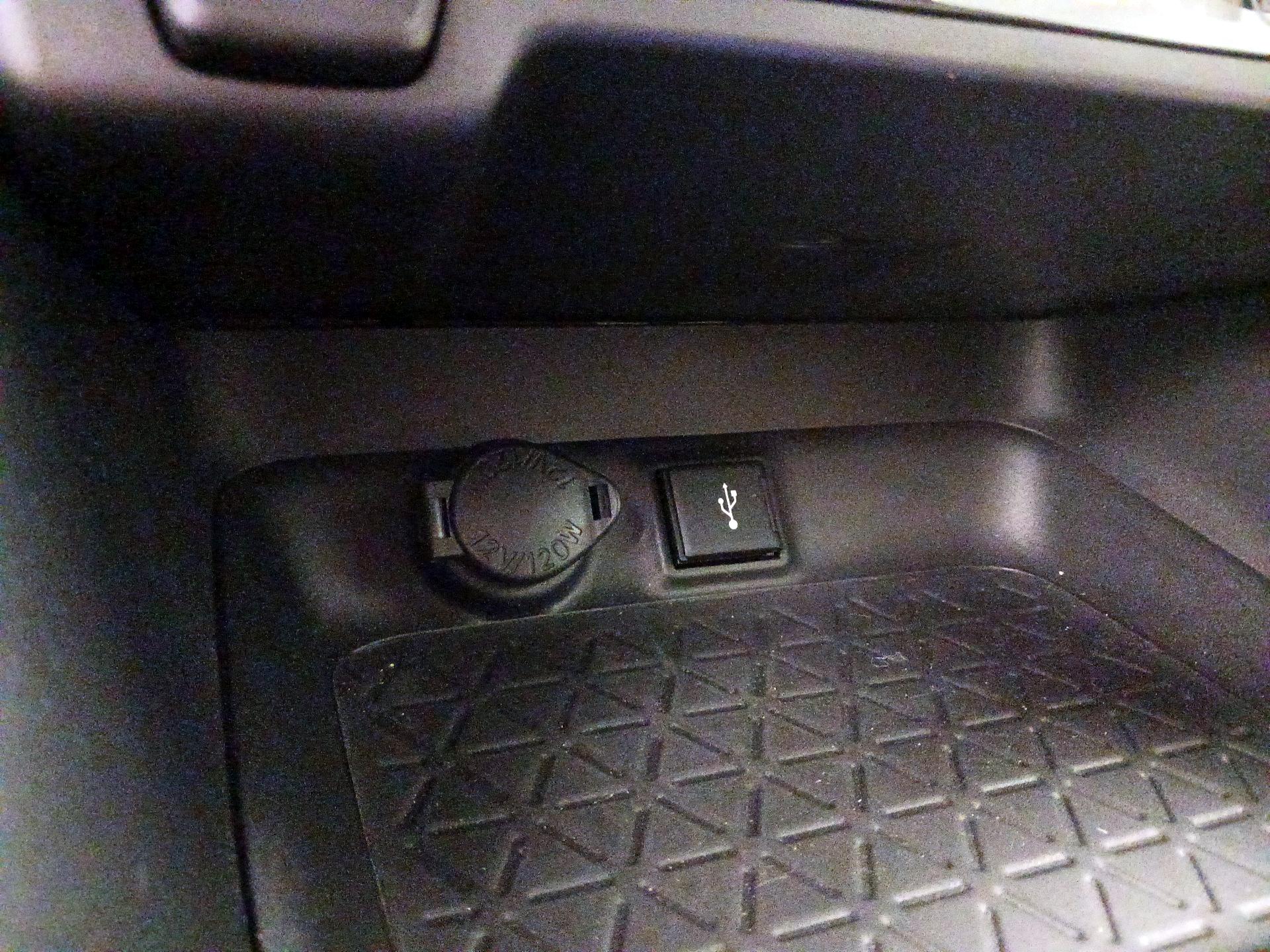 Thumbnail: 2022 Toyota RAV4 - 18