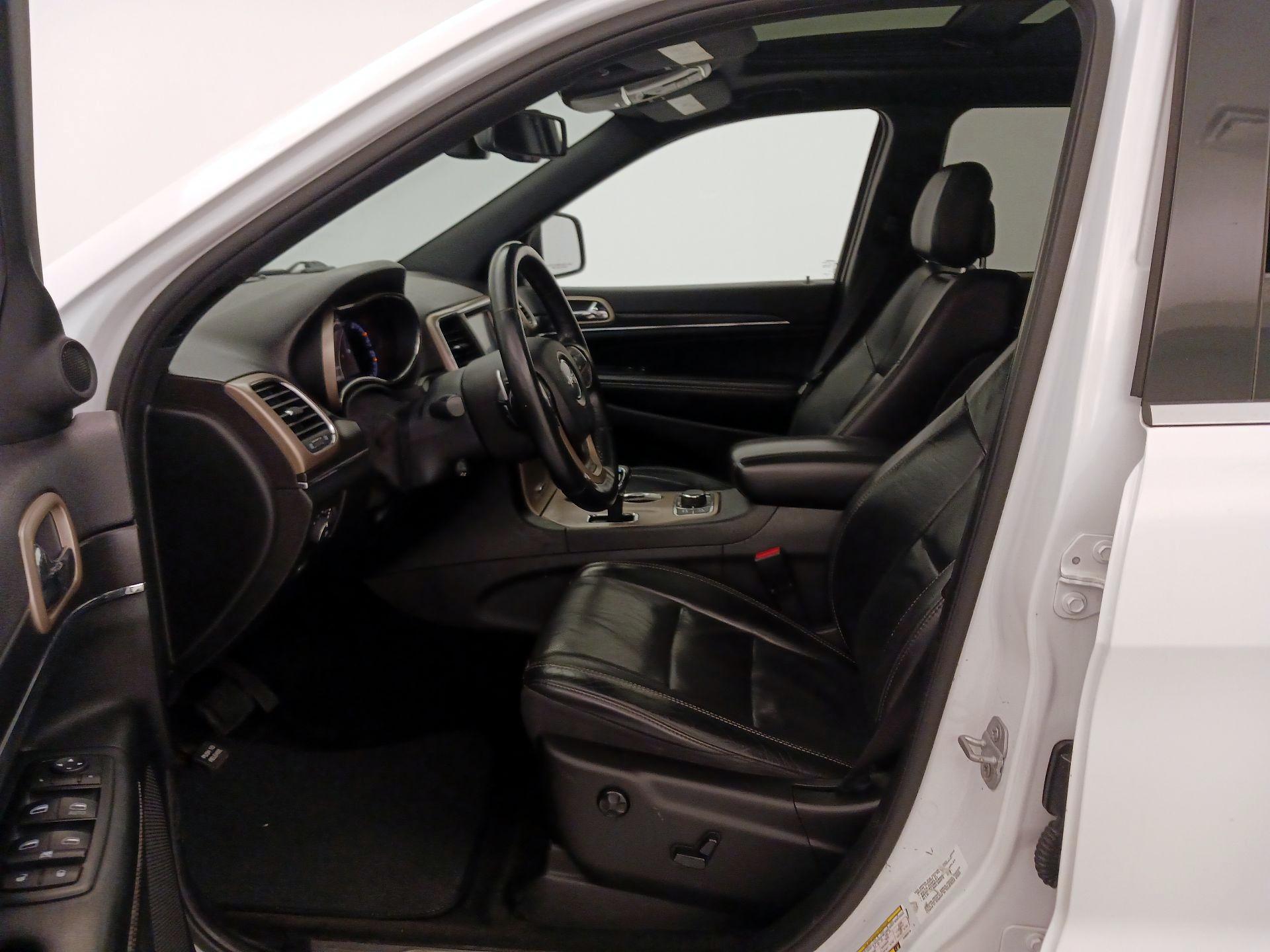 Thumbnail: 2015 Jeep Grand Cherokee - 11