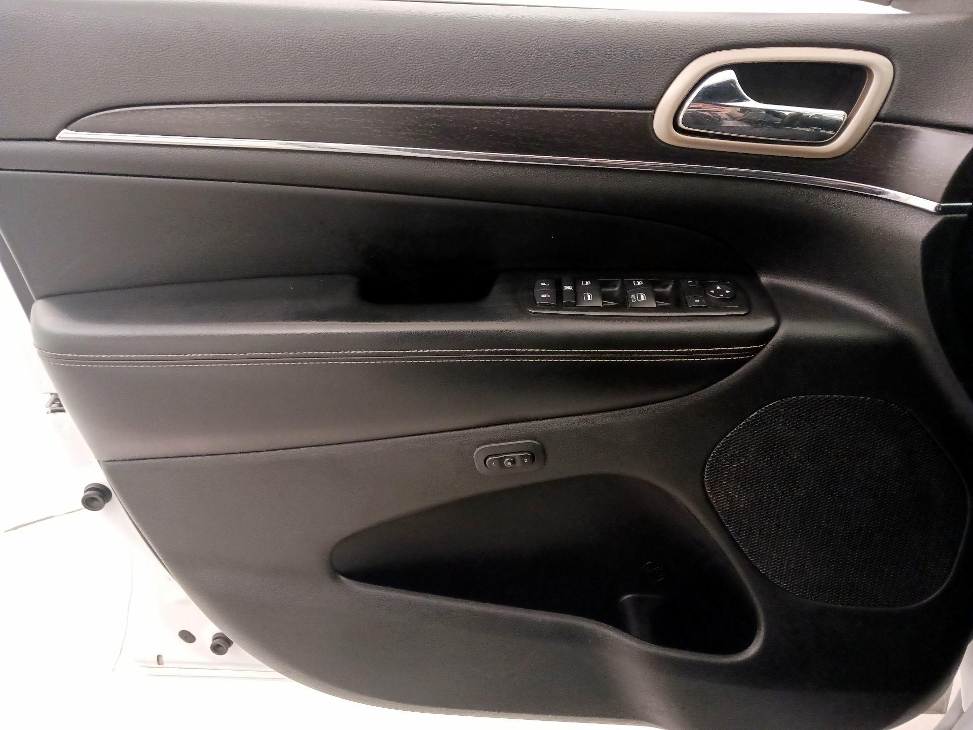 Thumbnail: 2015 Jeep Grand Cherokee - 12