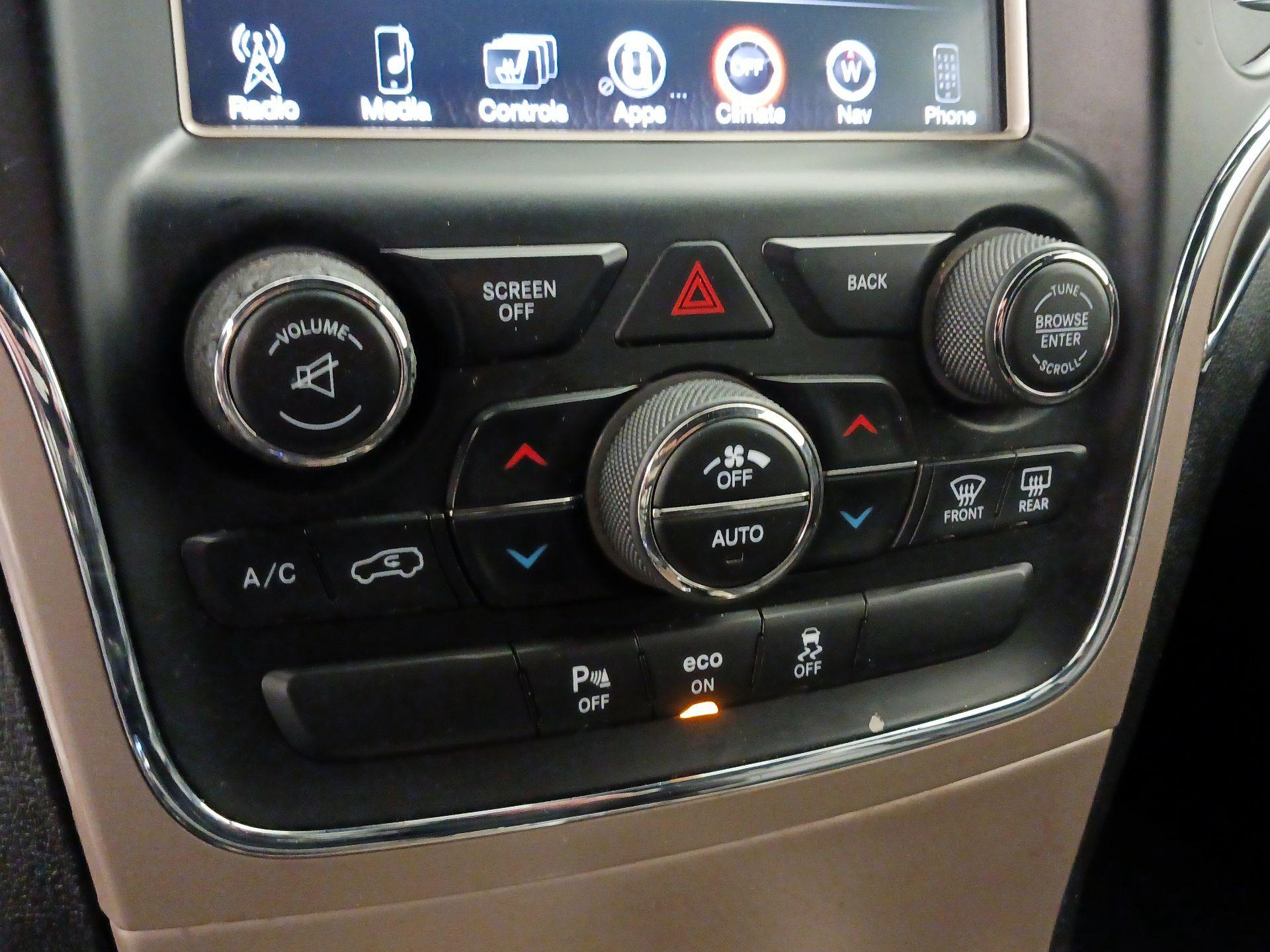 Thumbnail: 2015 Jeep Grand Cherokee - 17