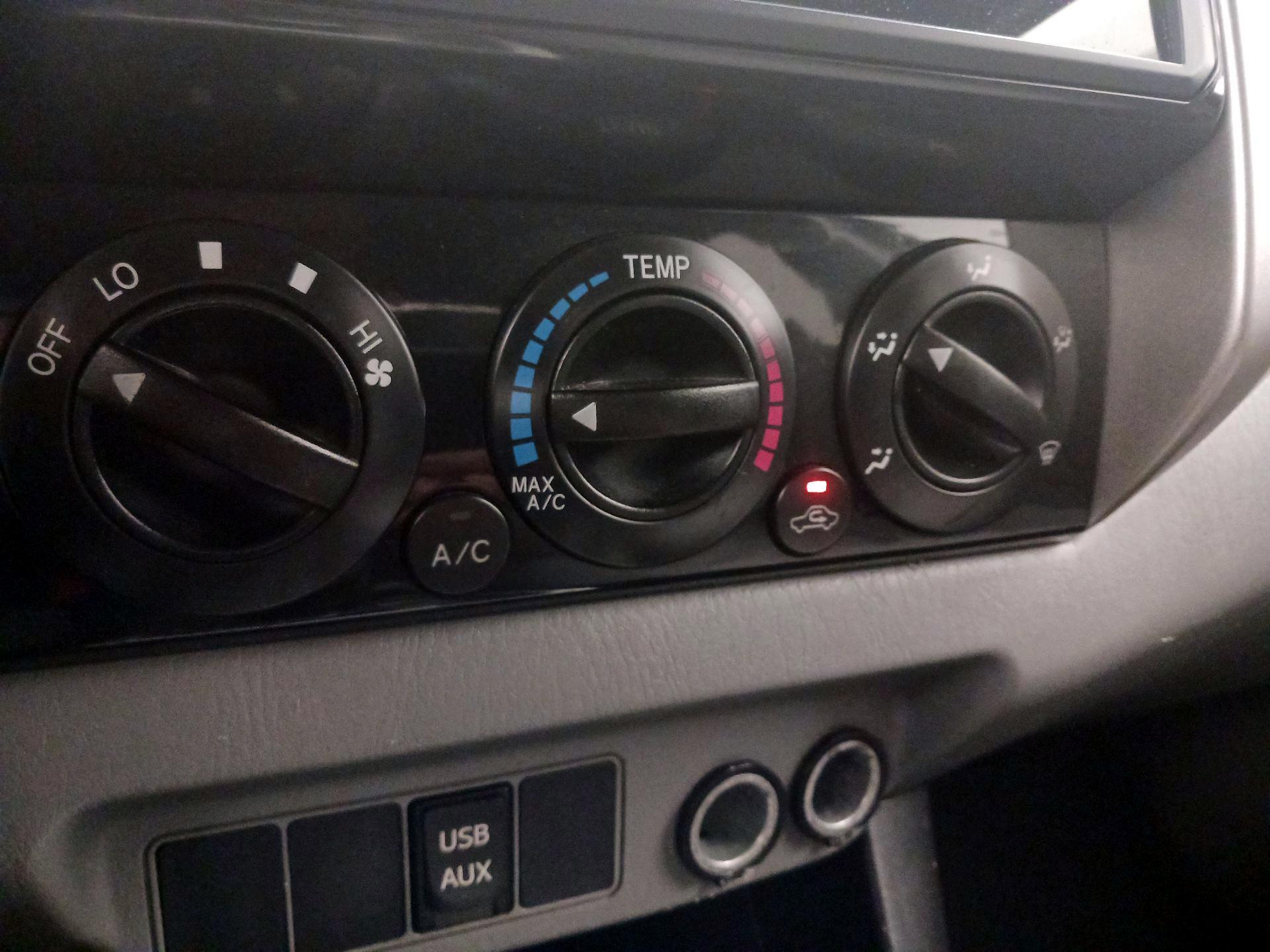 Thumbnail: 2014 Toyota Tacoma - 16