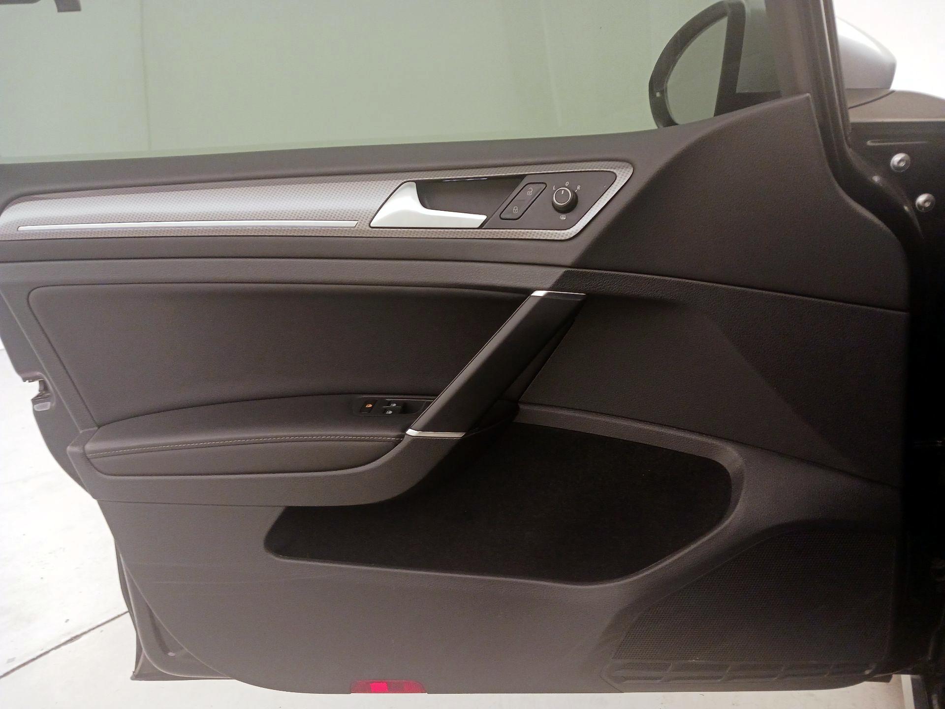 Thumbnail: 2018 Volkswagen Golf - 12