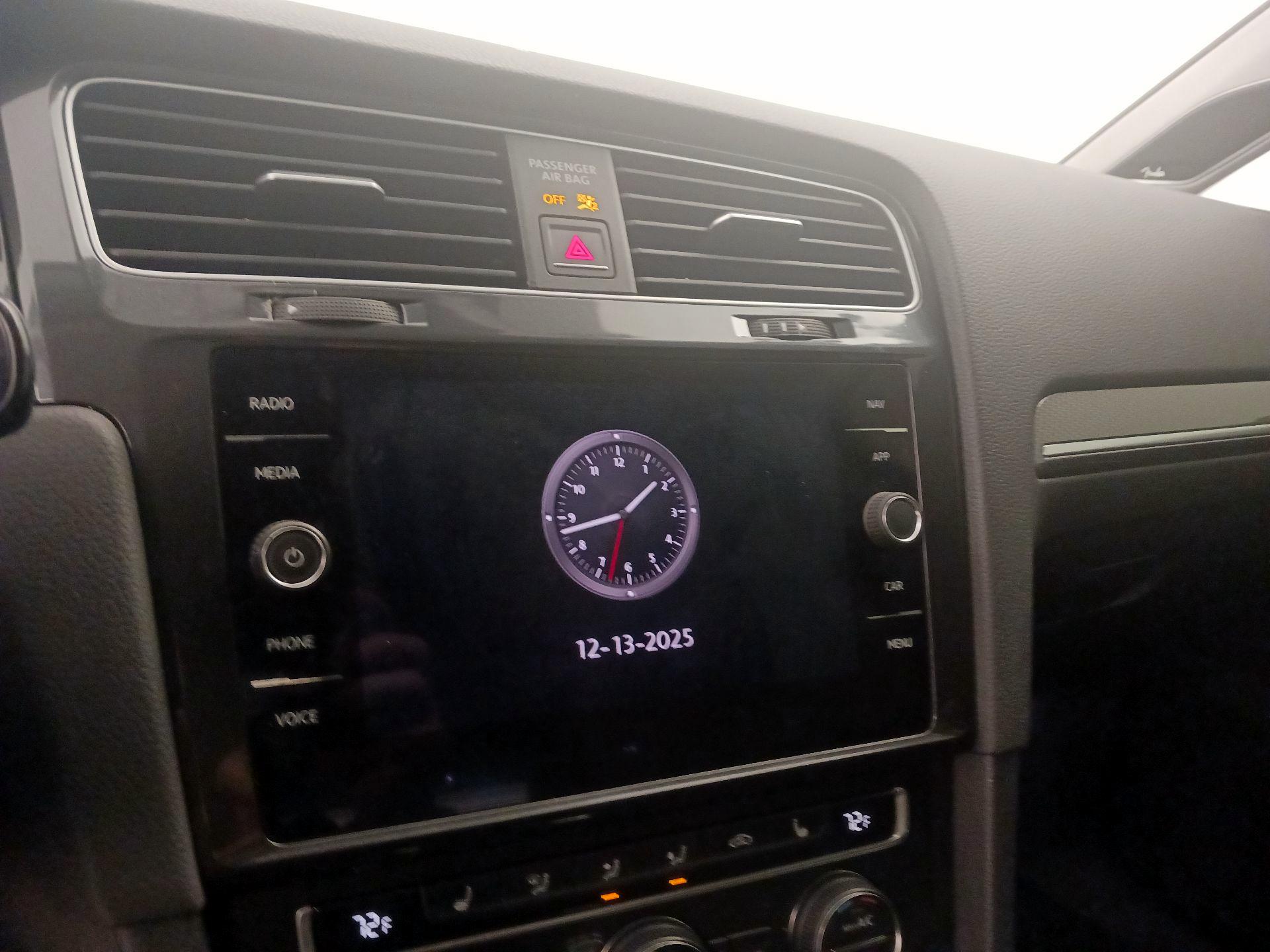 Thumbnail: 2018 Volkswagen Golf - 15