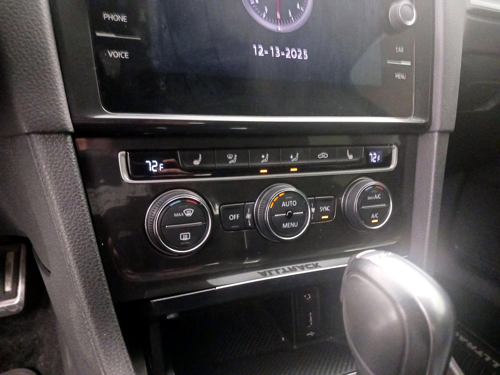 Thumbnail: 2018 Volkswagen Golf - 16