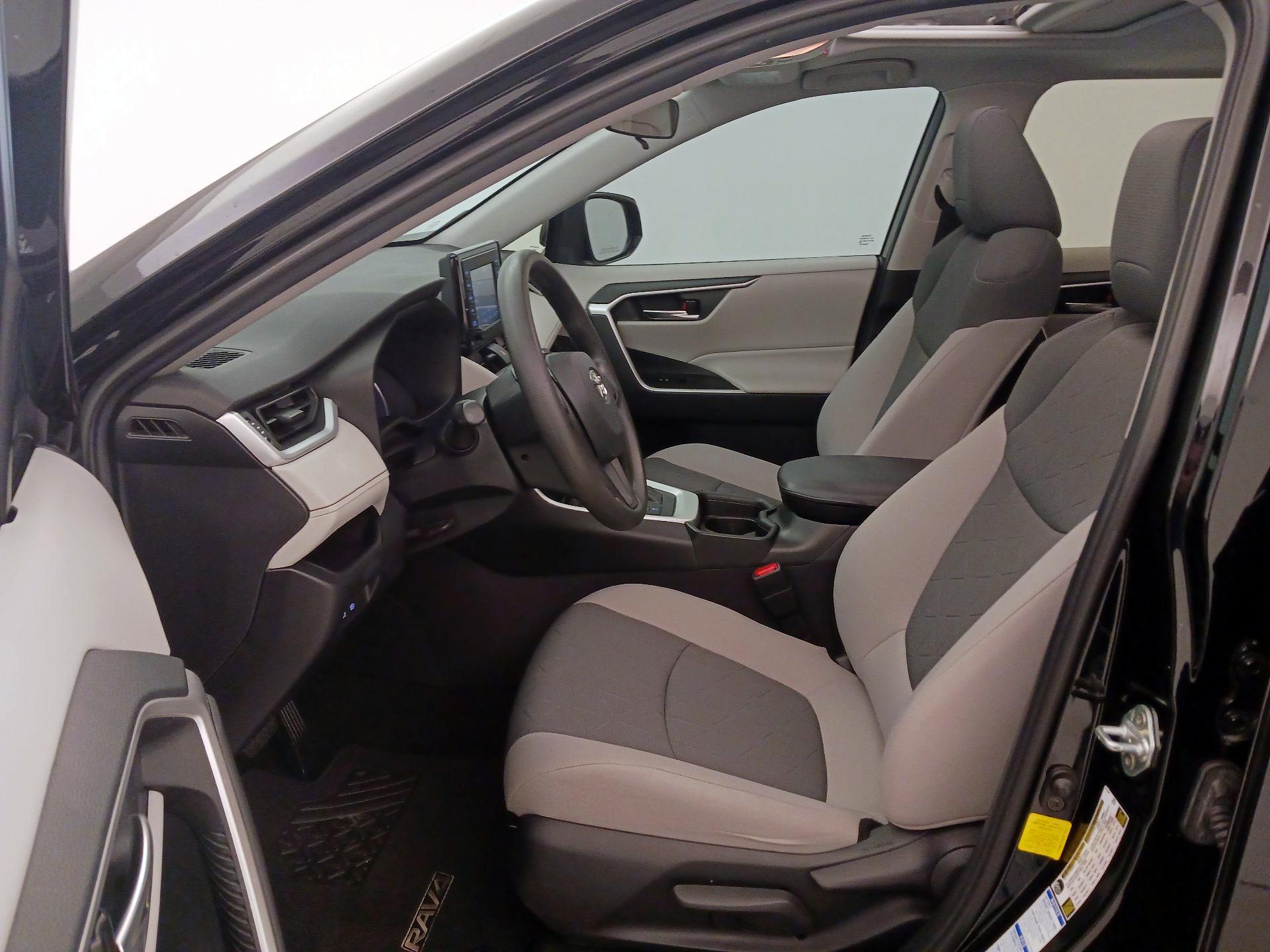 Thumbnail: 2019 Toyota RAV4 - 11