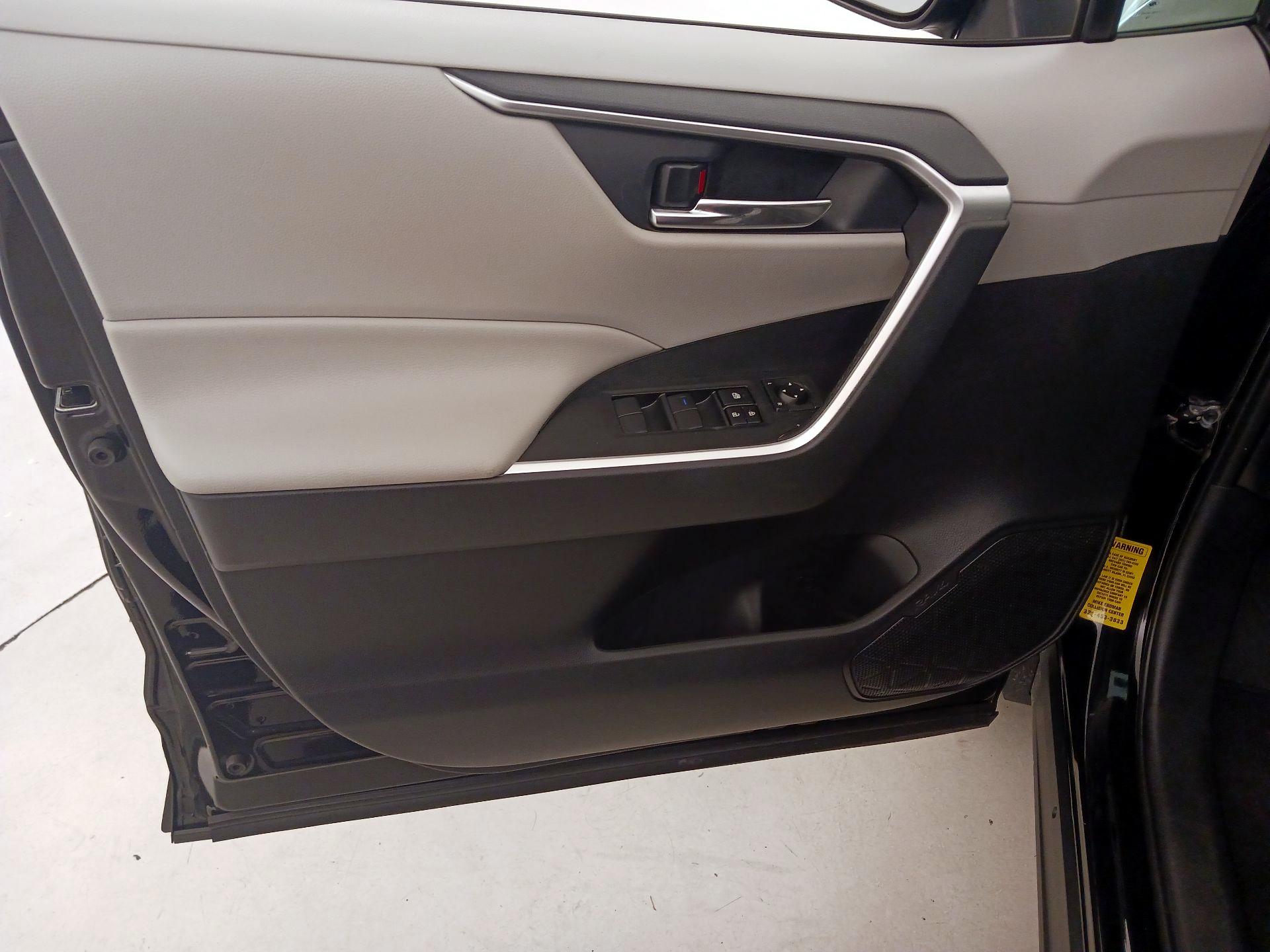 Thumbnail: 2019 Toyota RAV4 - 12