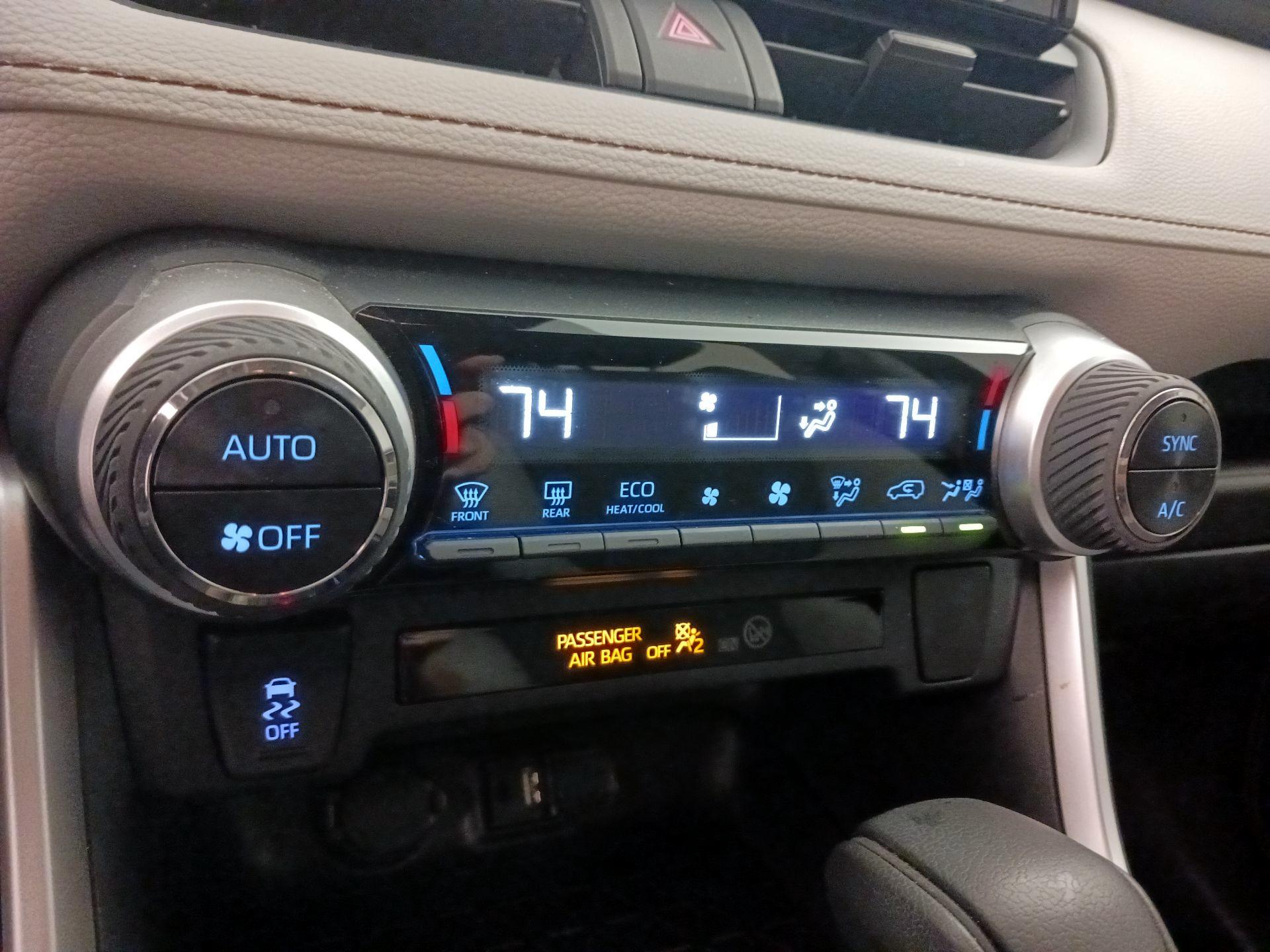 Thumbnail: 2019 Toyota RAV4 - 16