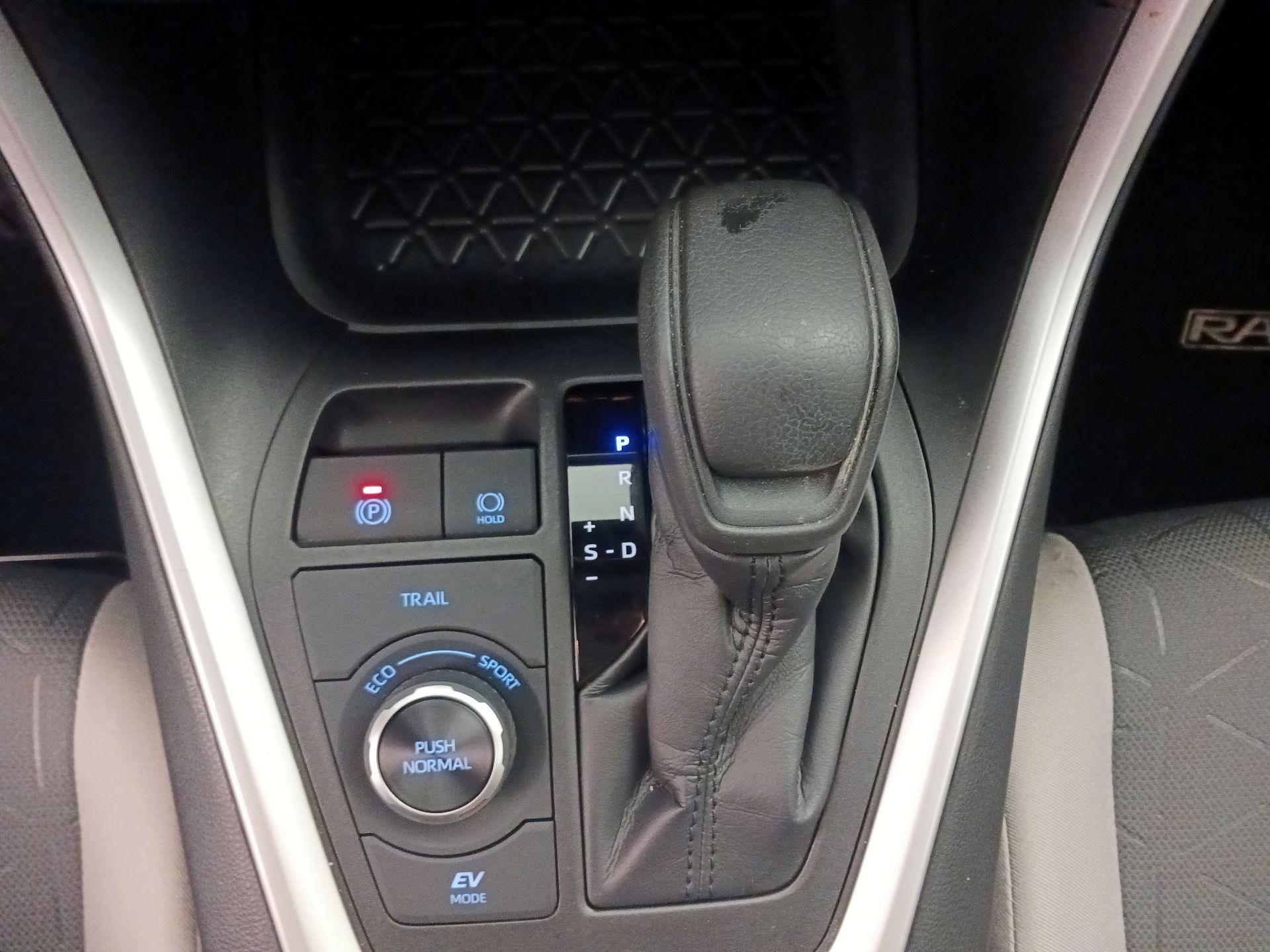 Thumbnail: 2019 Toyota RAV4 - 17