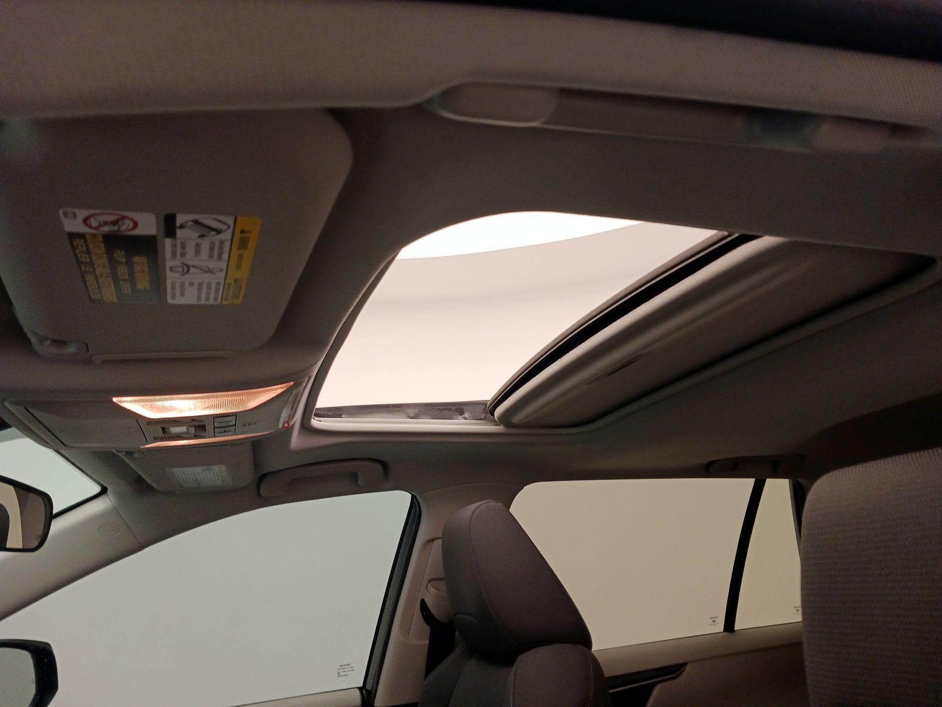 Thumbnail: 2019 Toyota RAV4 - 19