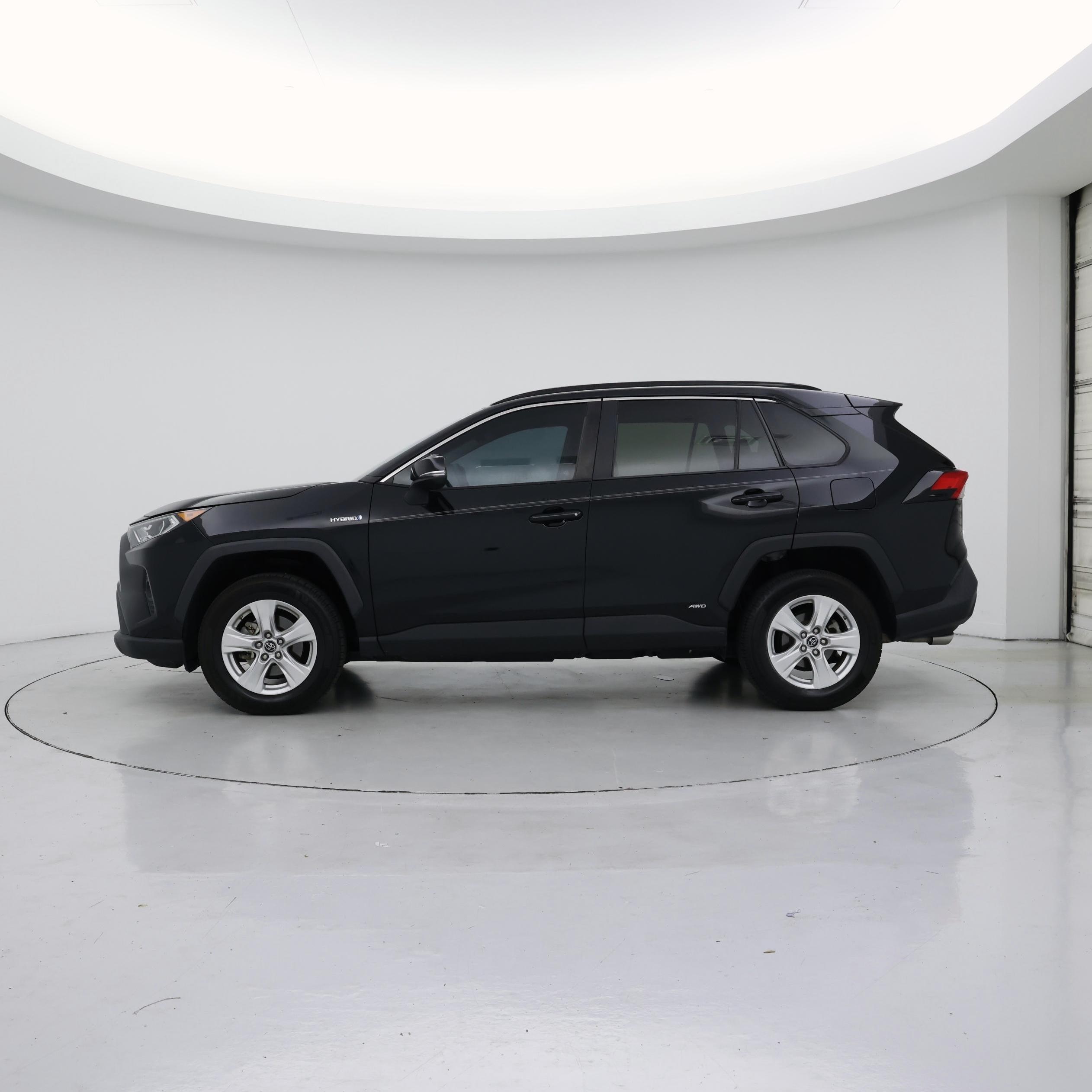 Thumbnail: 2019 Toyota RAV4 - 3