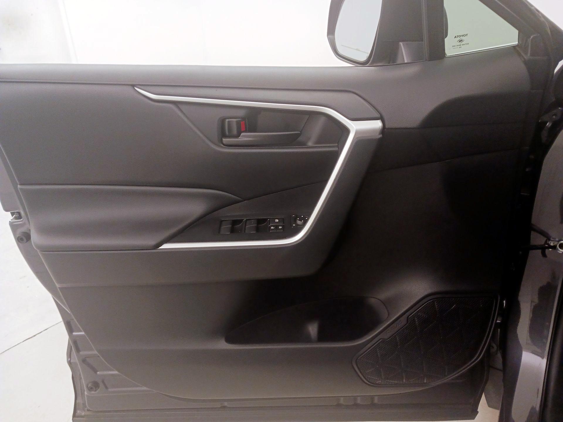 Thumbnail: 2025 Toyota RAV4 - 12