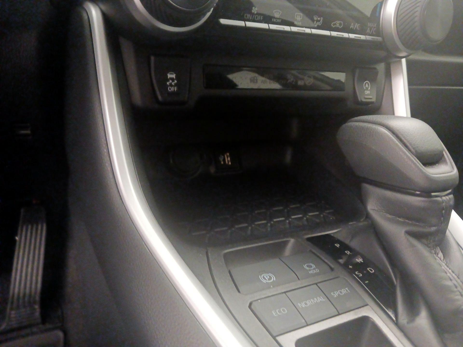 Thumbnail: 2025 Toyota RAV4 - 18