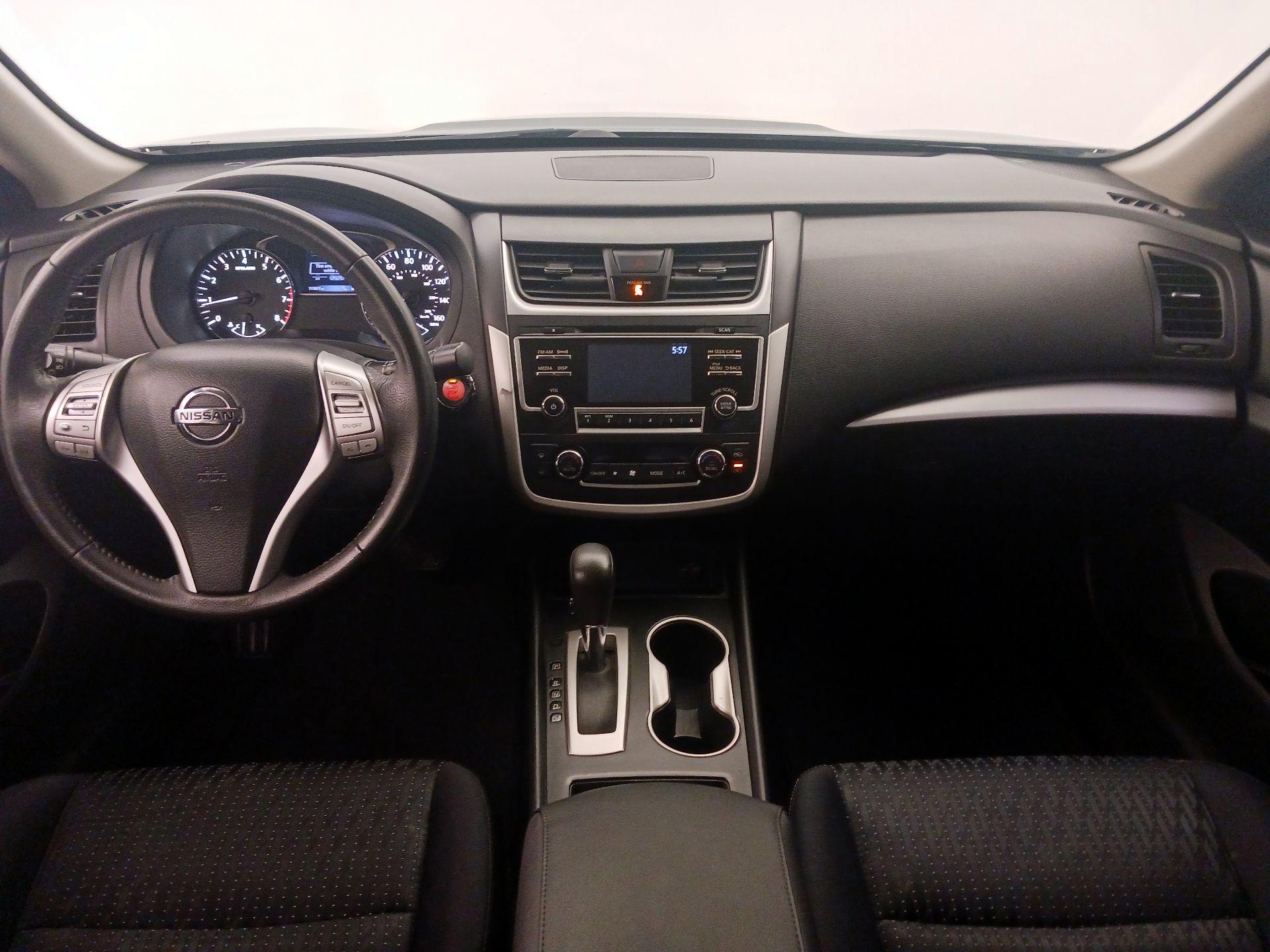 Thumbnail: 2017 Nissan Altima - 9