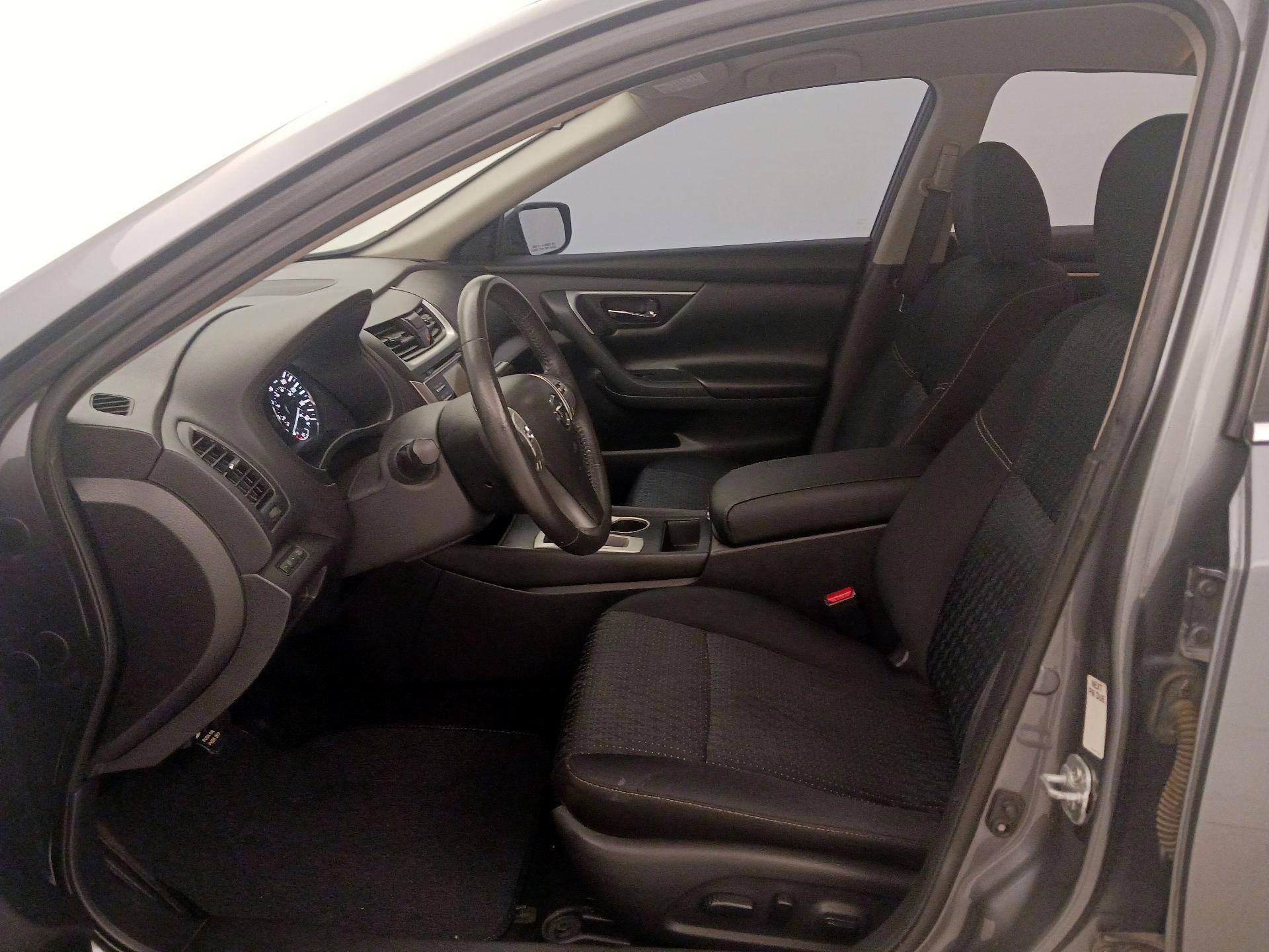 Thumbnail: 2017 Nissan Altima - 11