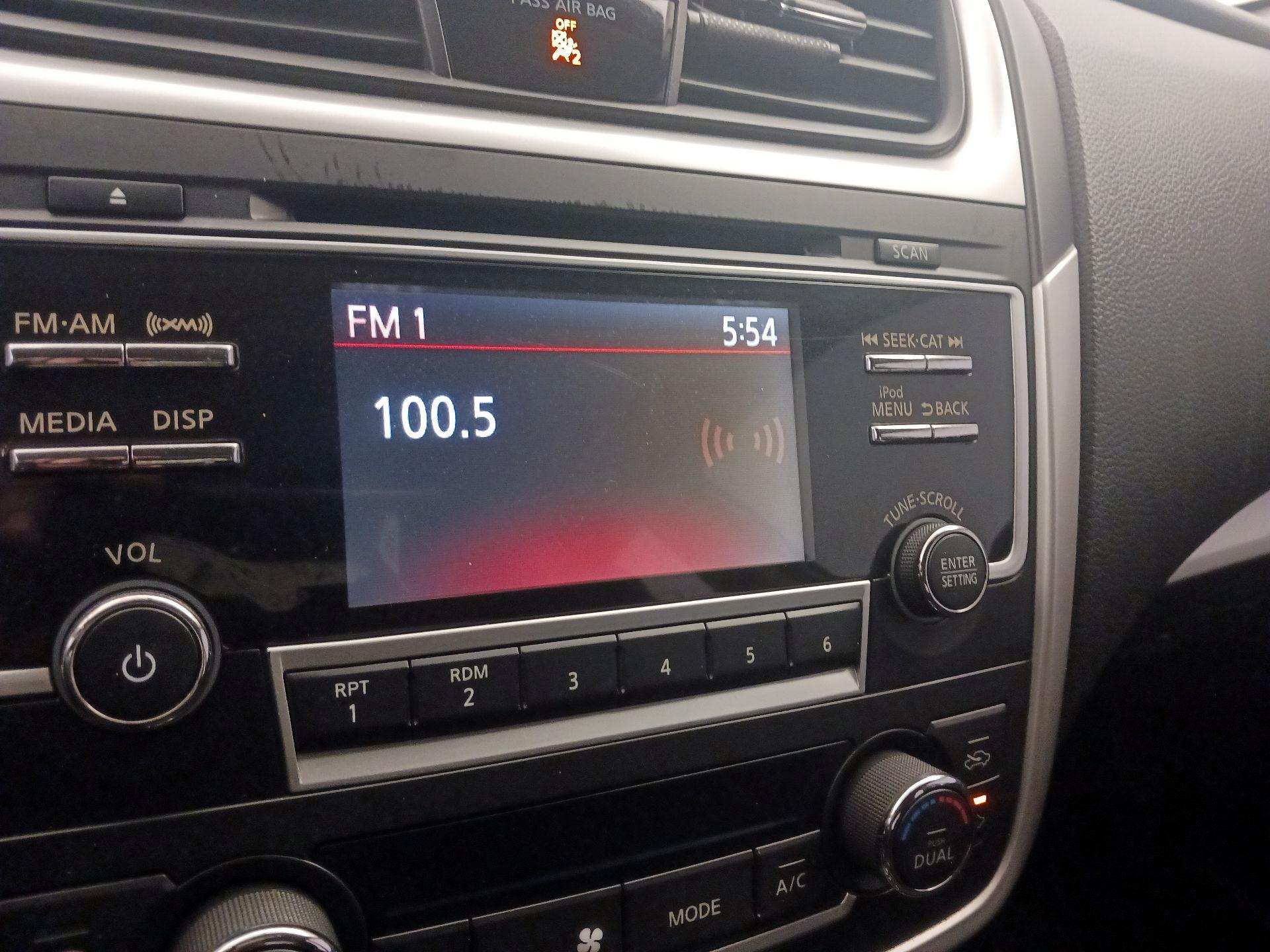 Thumbnail: 2017 Nissan Altima - 15