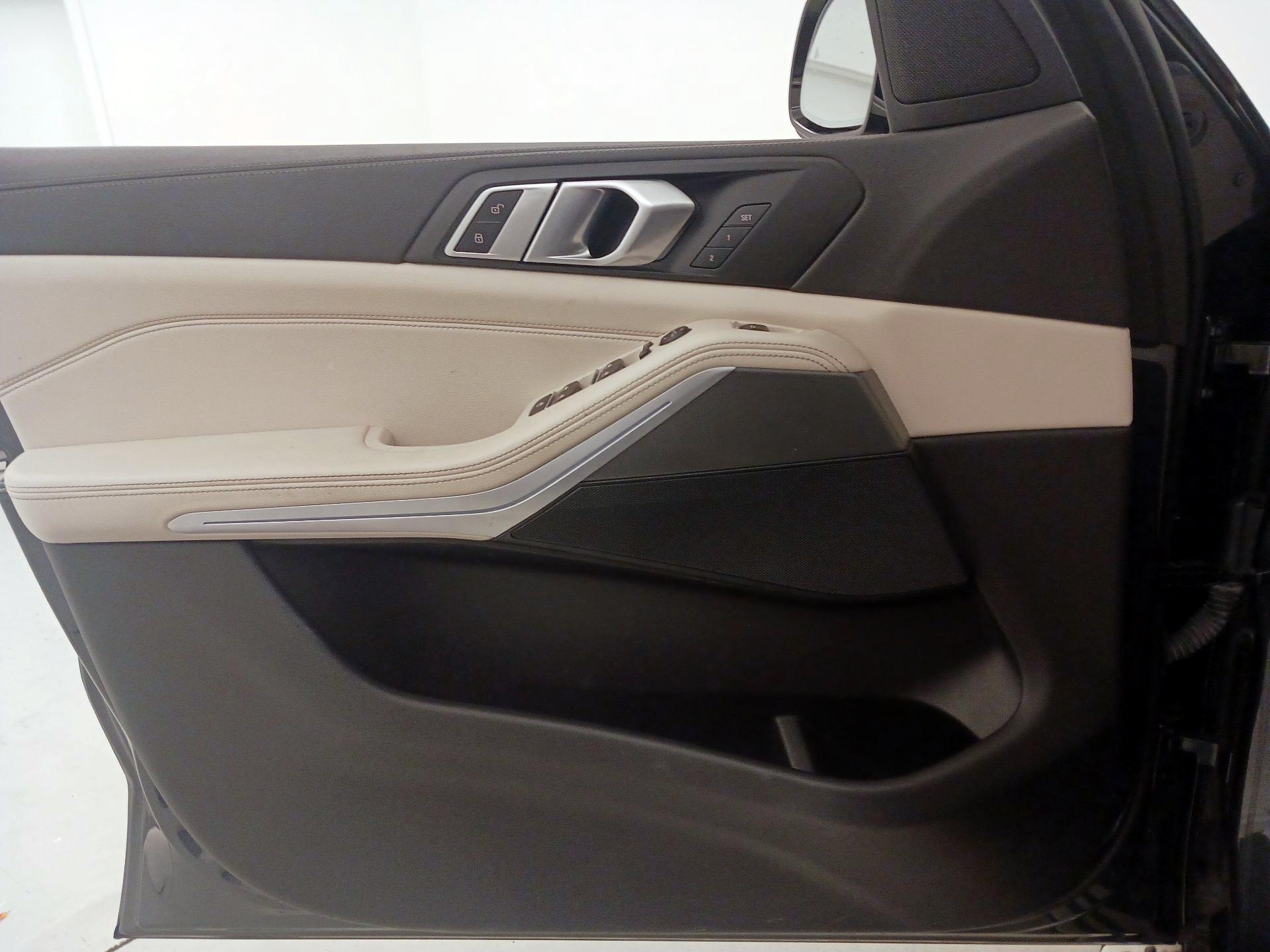 Thumbnail: 2022 BMW X5 - 12