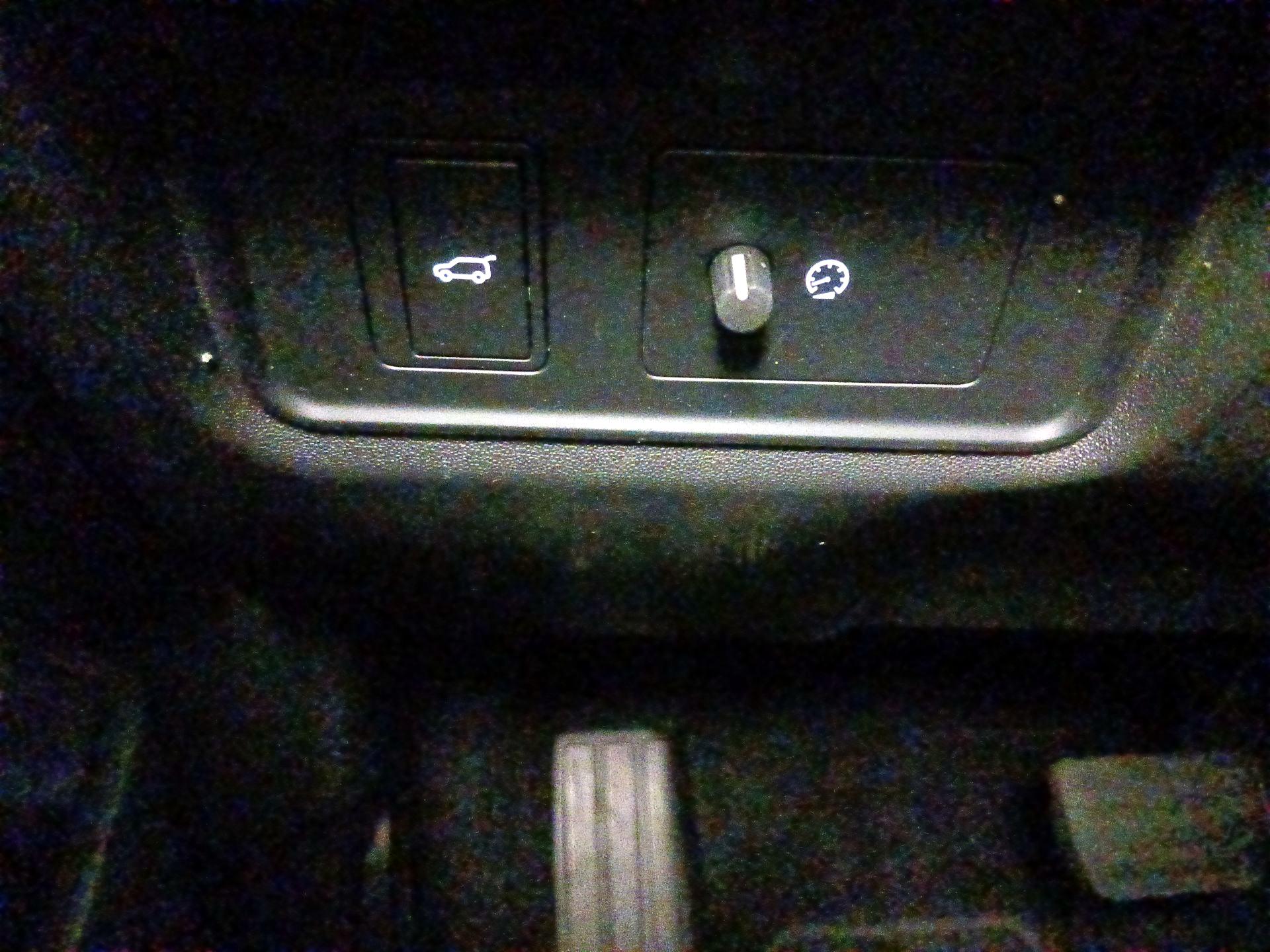 Thumbnail: 2021 Jaguar E-Pace - 13