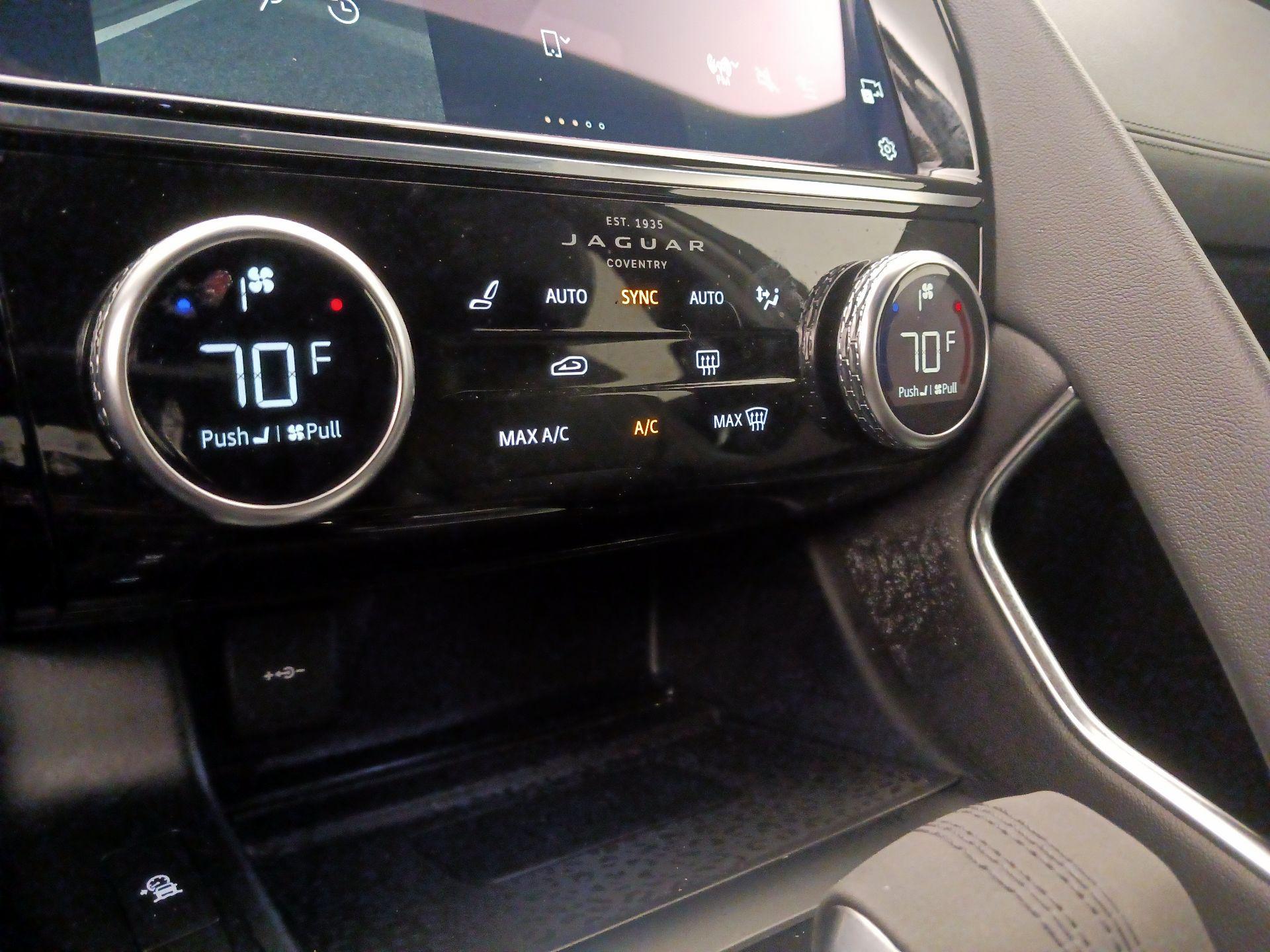 Thumbnail: 2021 Jaguar E-Pace - 17