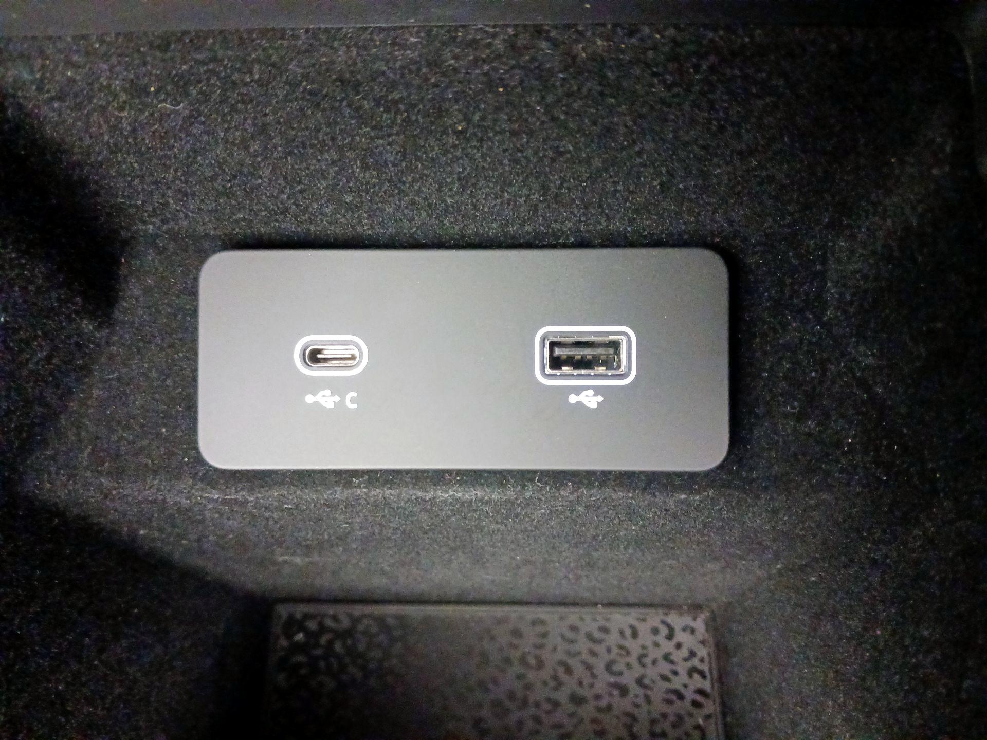 Thumbnail: 2021 Jaguar E-Pace - 19