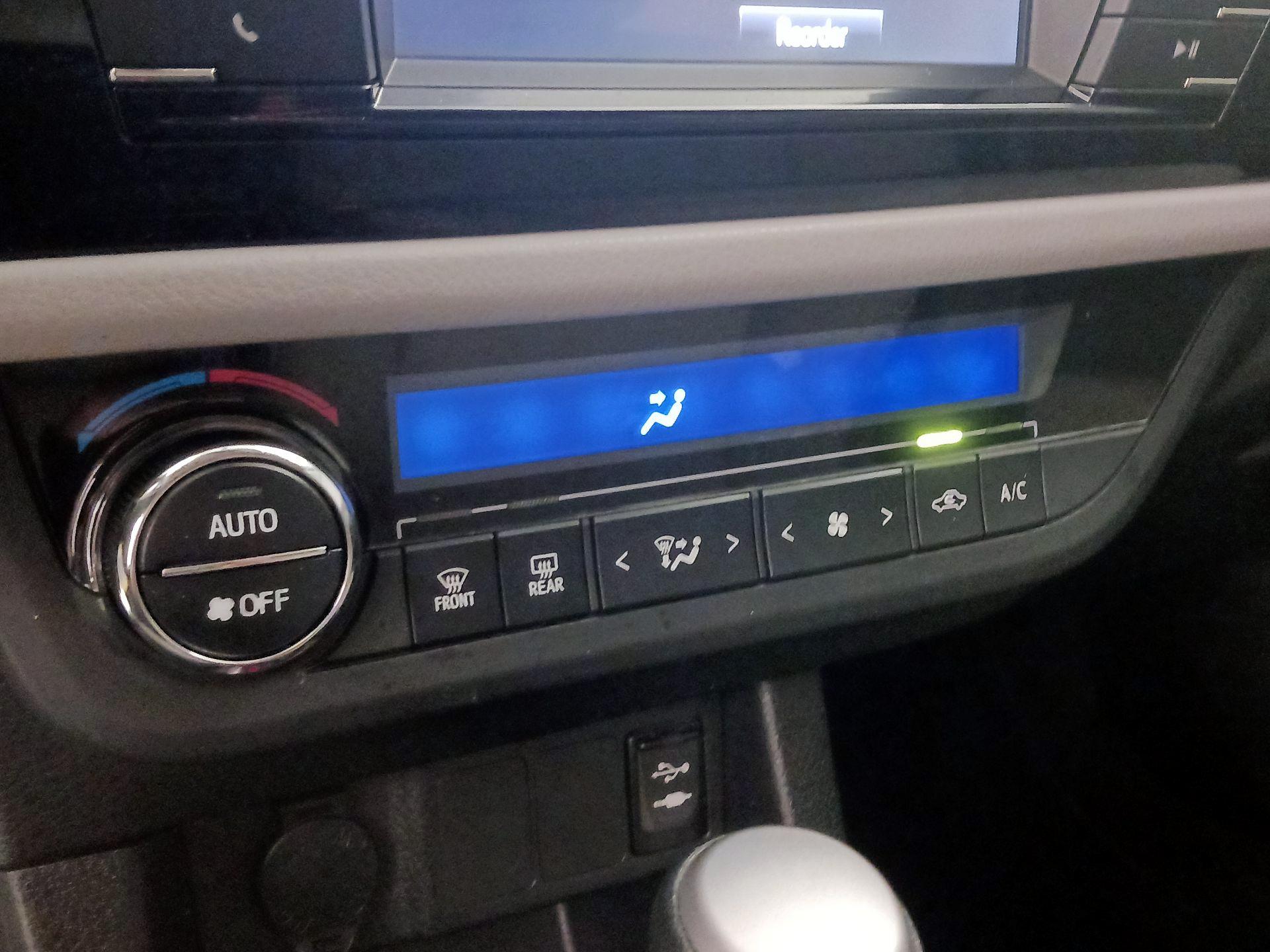 Thumbnail: 2014 Toyota Corolla - 16