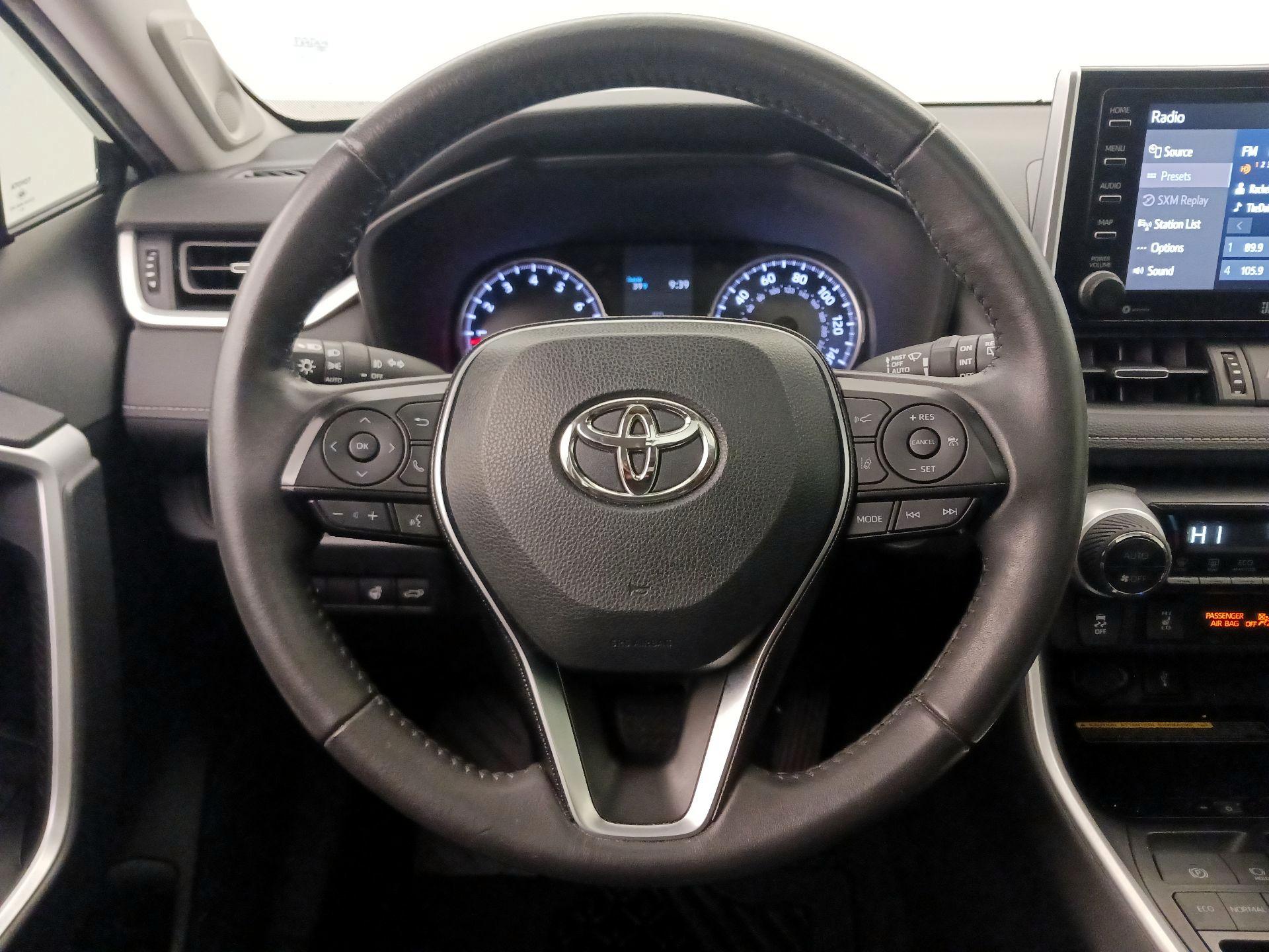 Thumbnail: 2020 Toyota RAV4 - 10