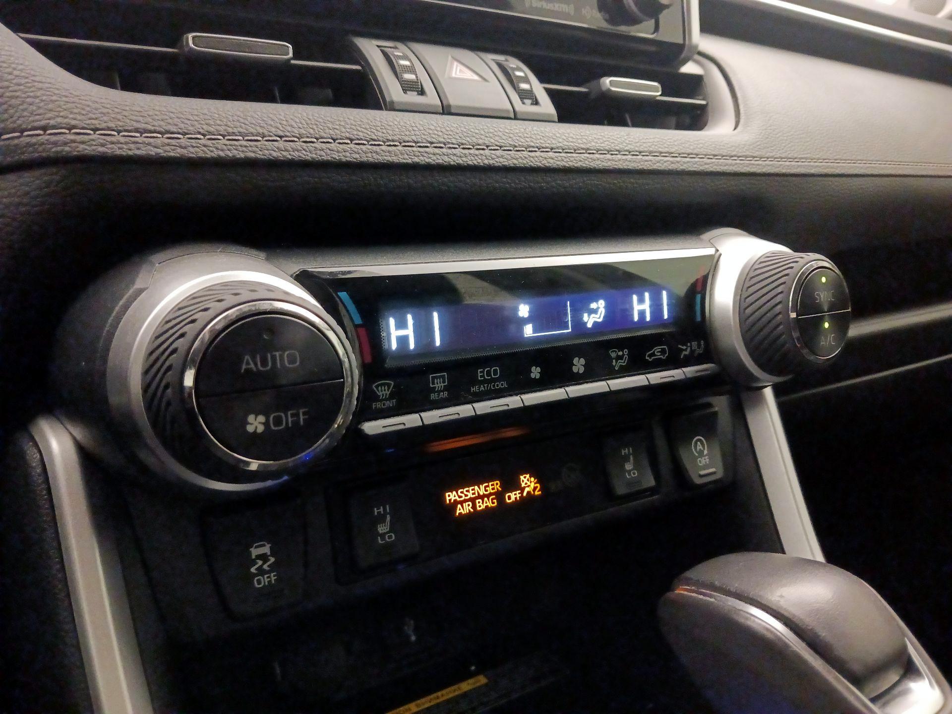 Thumbnail: 2020 Toyota RAV4 - 16