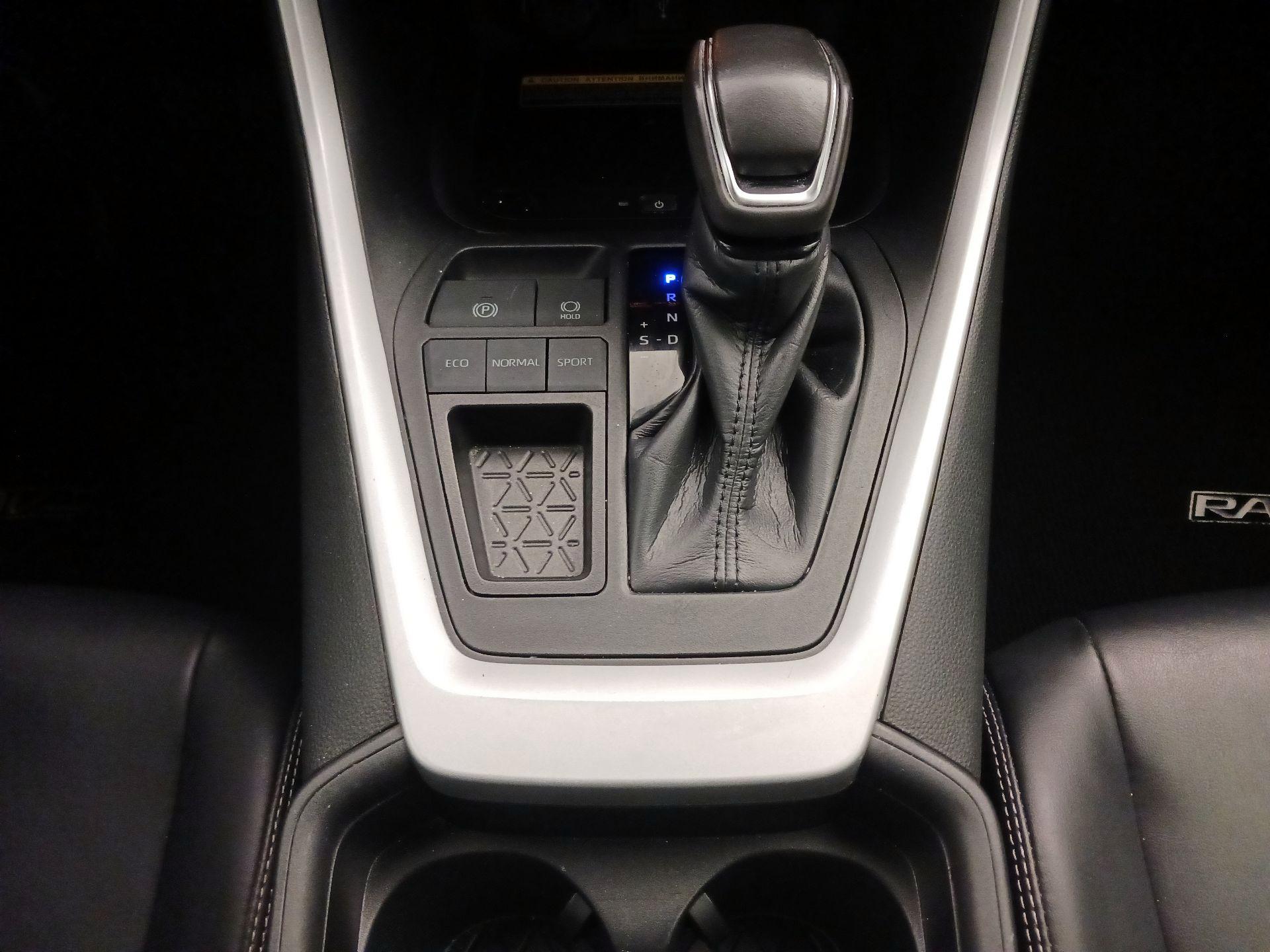 Thumbnail: 2020 Toyota RAV4 - 17