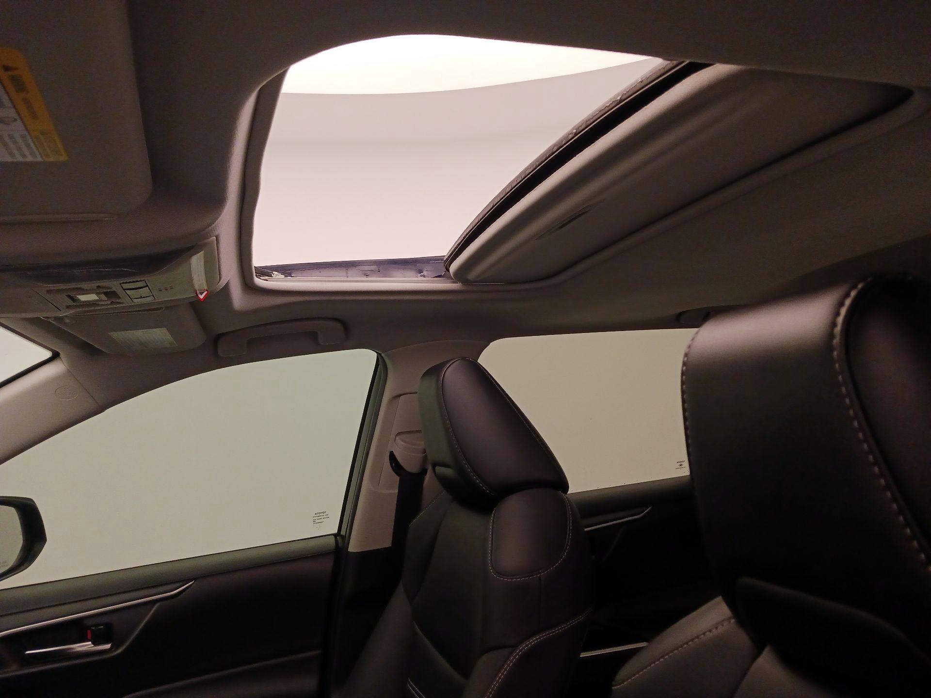 Thumbnail: 2020 Toyota RAV4 - 19