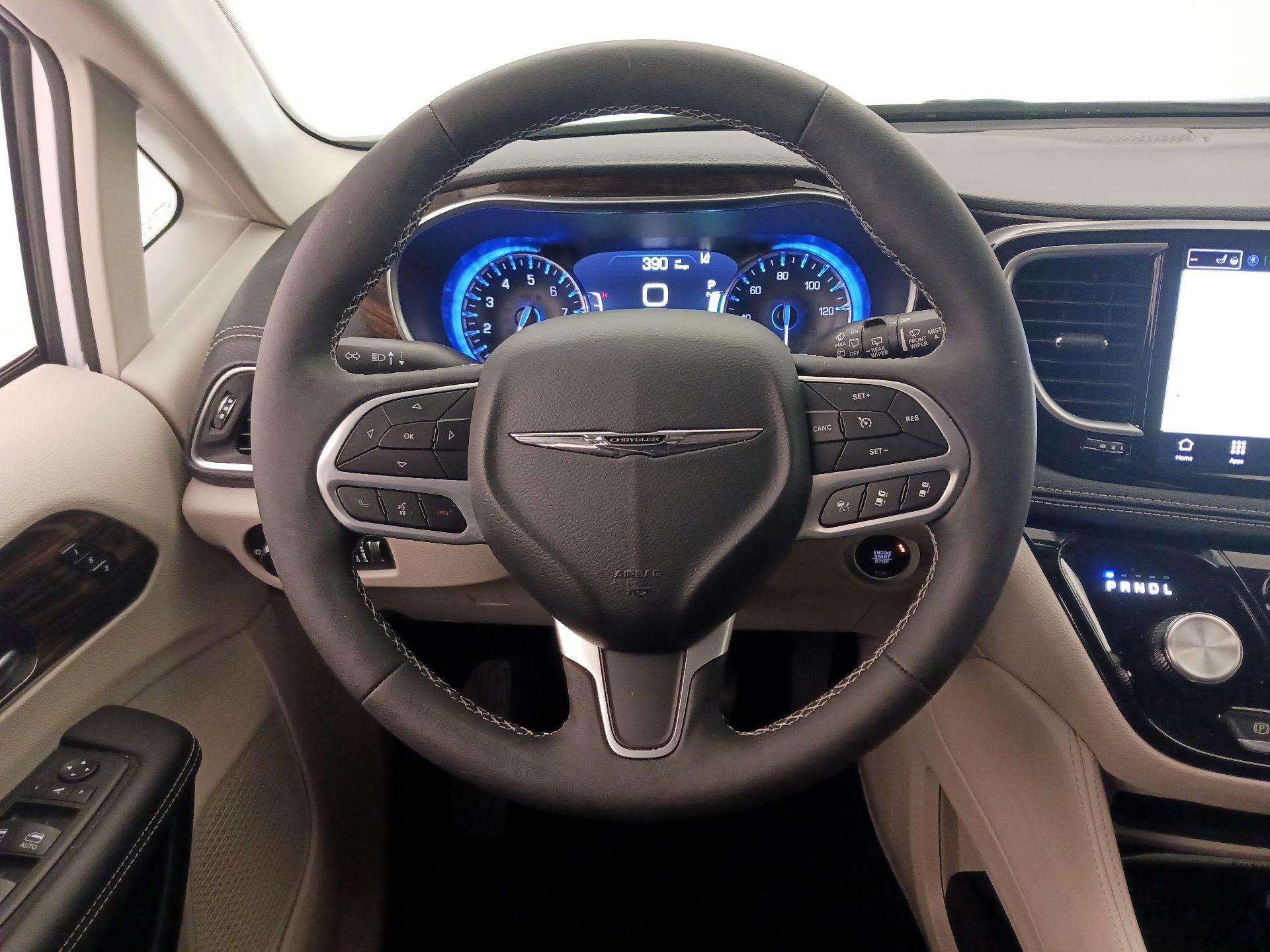 Thumbnail: 2024 Chrysler Pacifica - 10