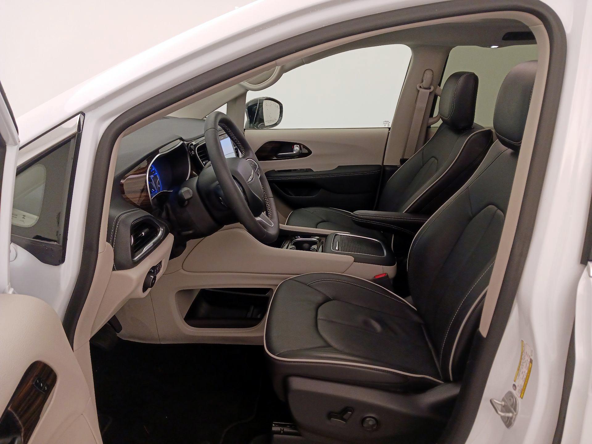 Thumbnail: 2024 Chrysler Pacifica - 11