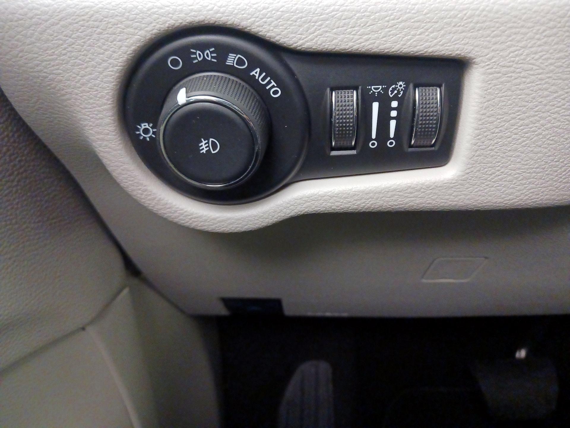 Thumbnail: 2024 Chrysler Pacifica - 13